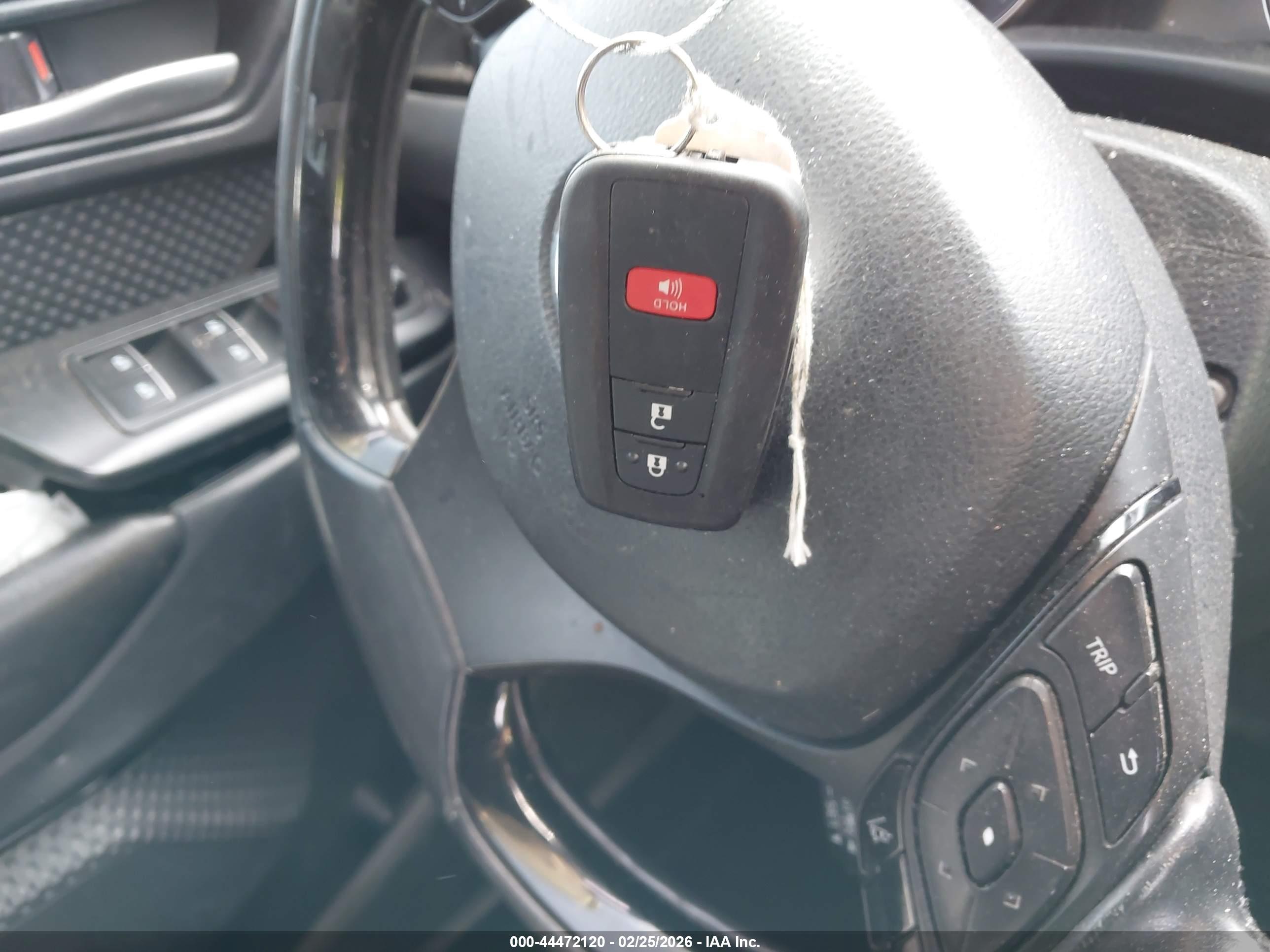 TOYOTA C-HR image 11