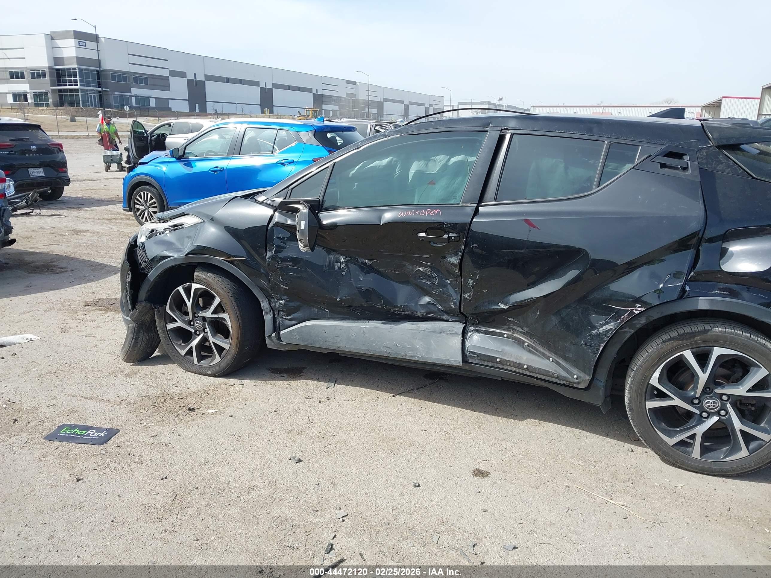 TOYOTA C-HR image 6