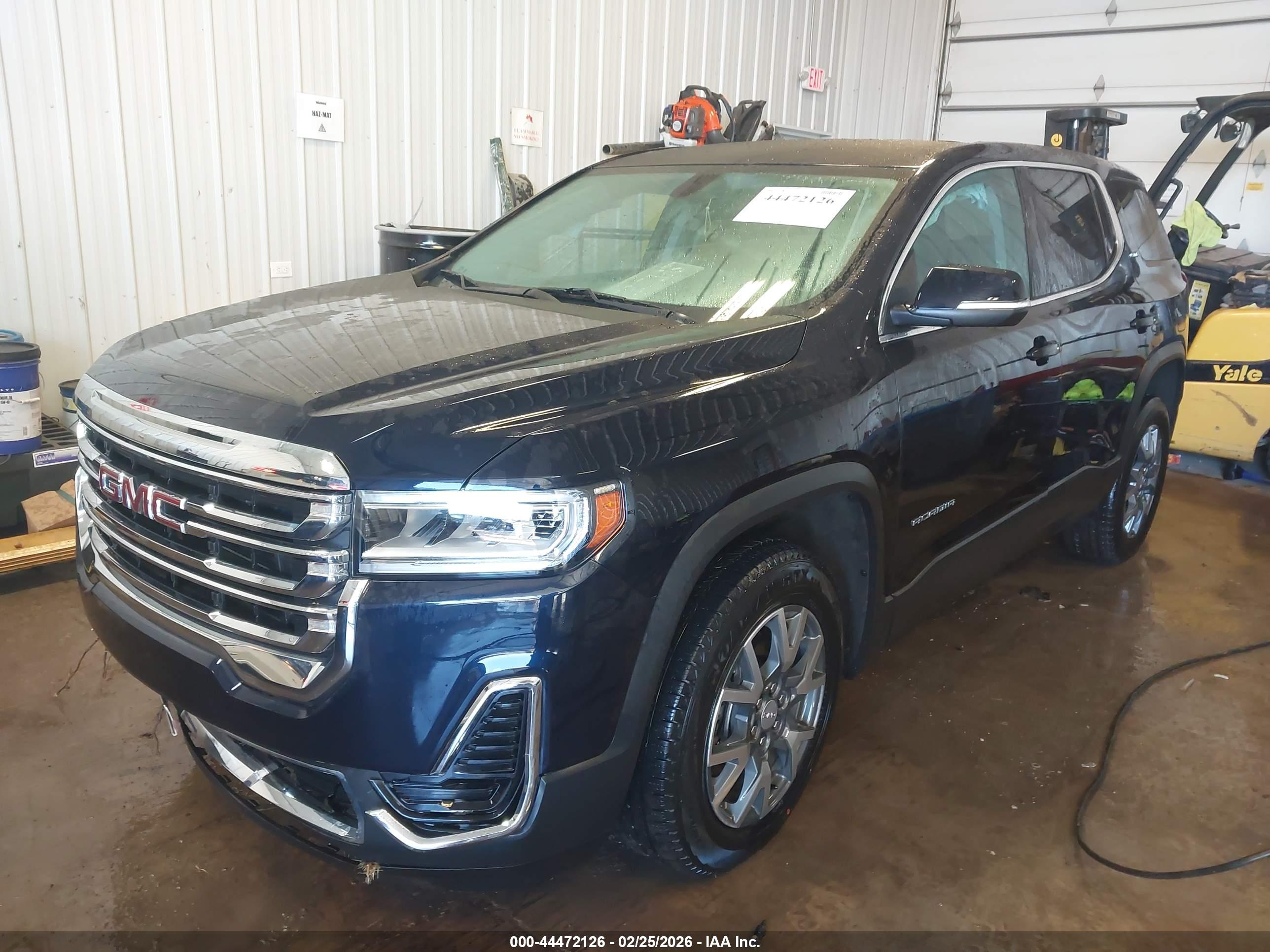 GMC ACADIA image 2