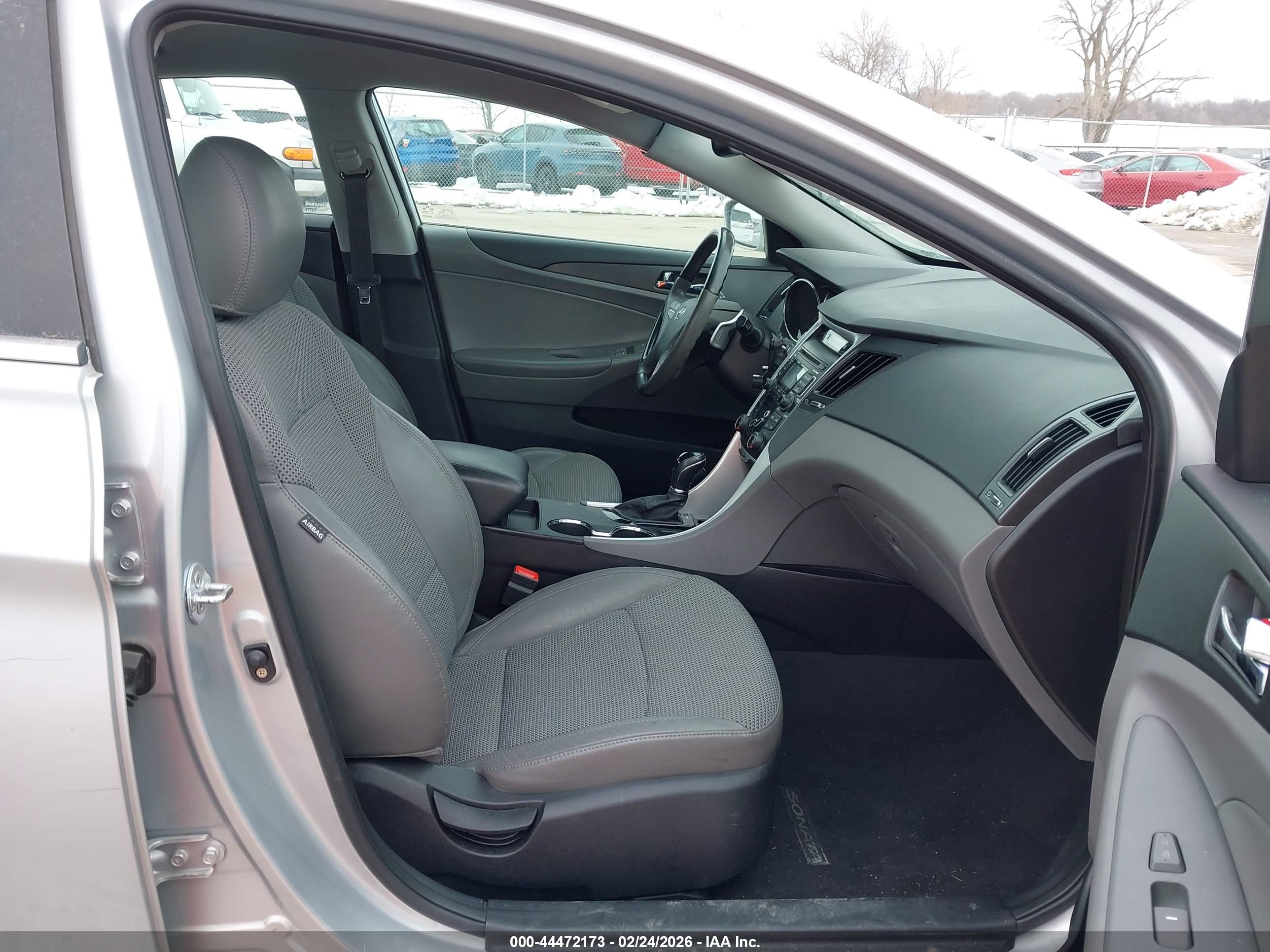 HYUNDAI SONATA image 5