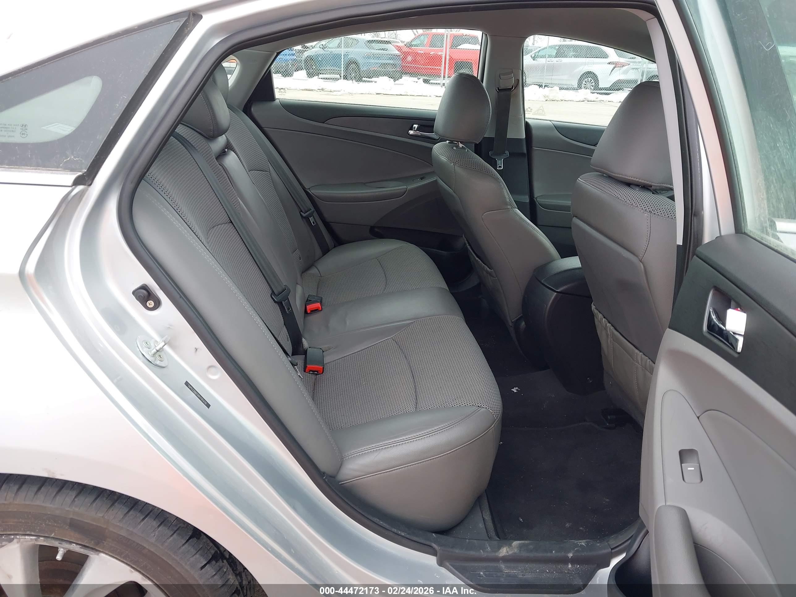 HYUNDAI SONATA image 8