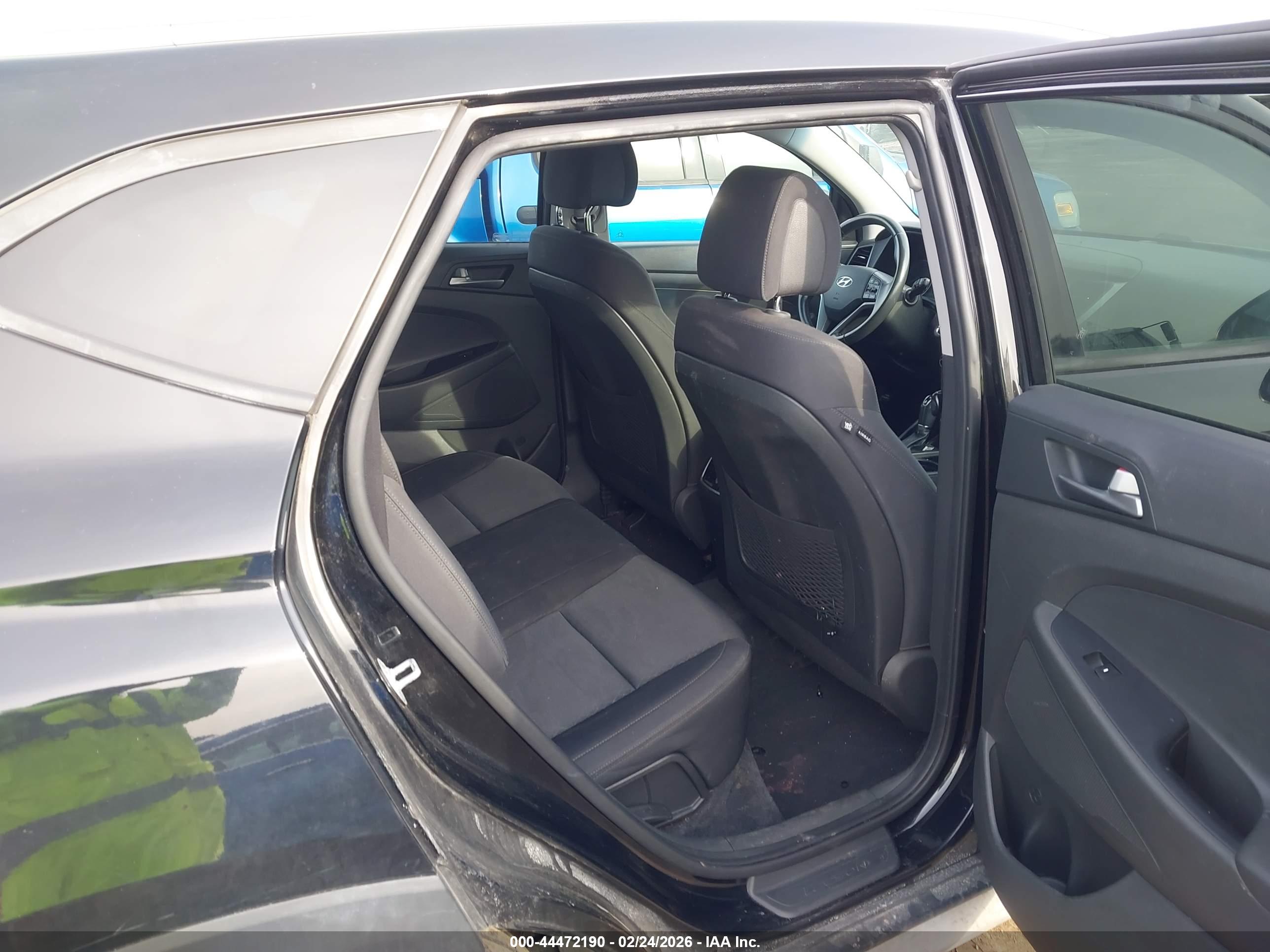 HYUNDAI TUCSON image 8