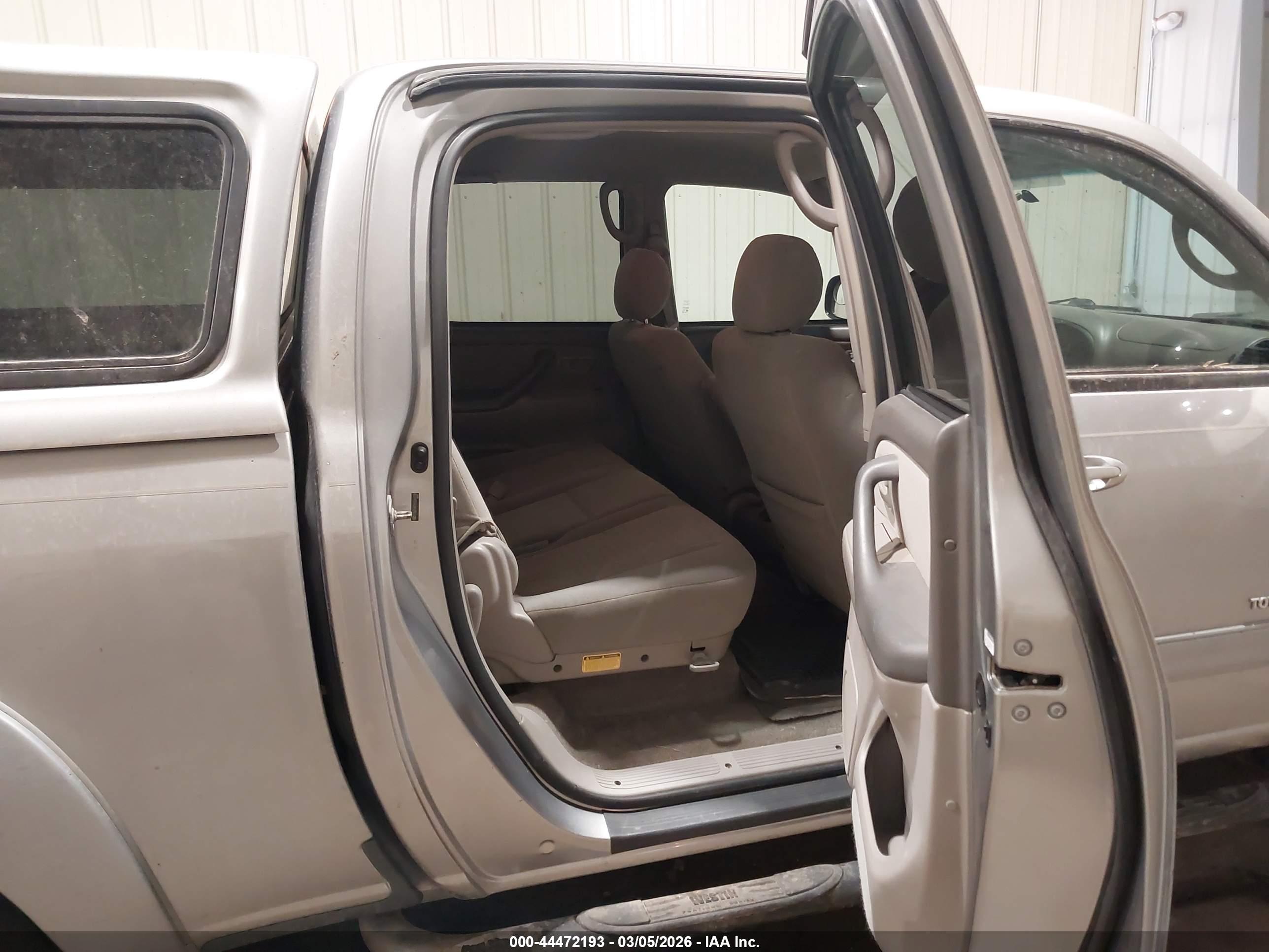 TOYOTA TUNDRA image 8
