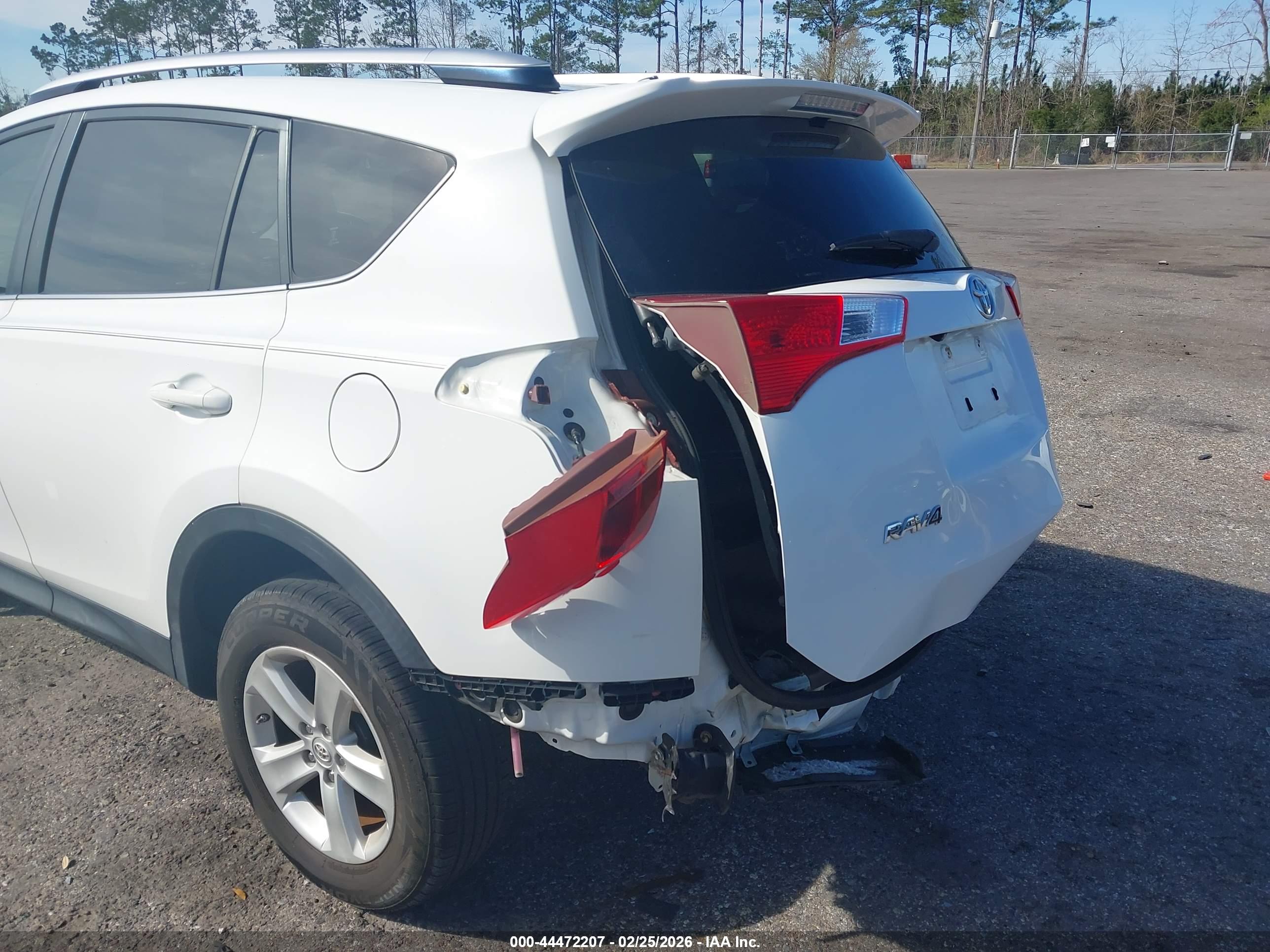 TOYOTA RAV4 image 6