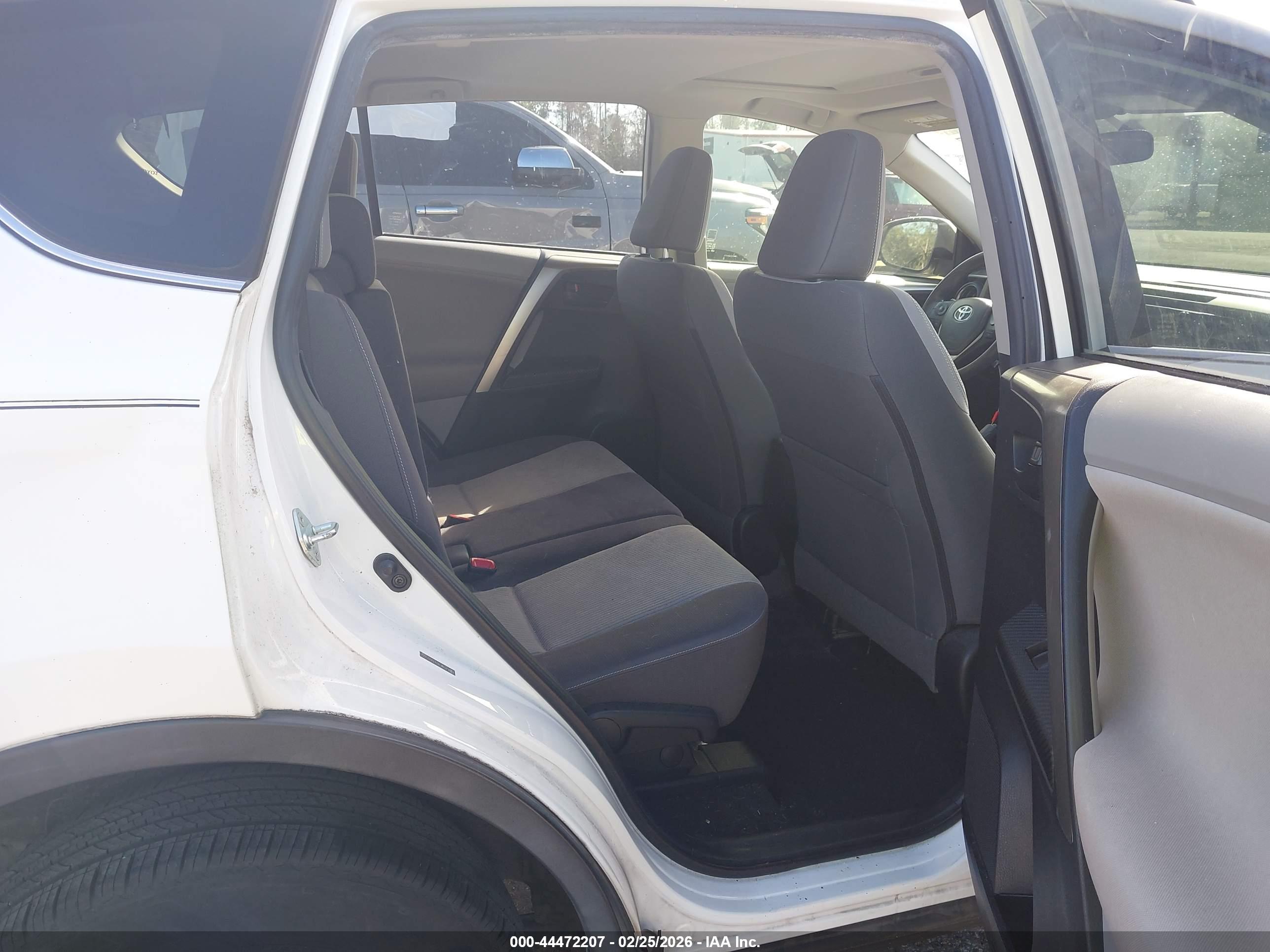 TOYOTA RAV4 image 8