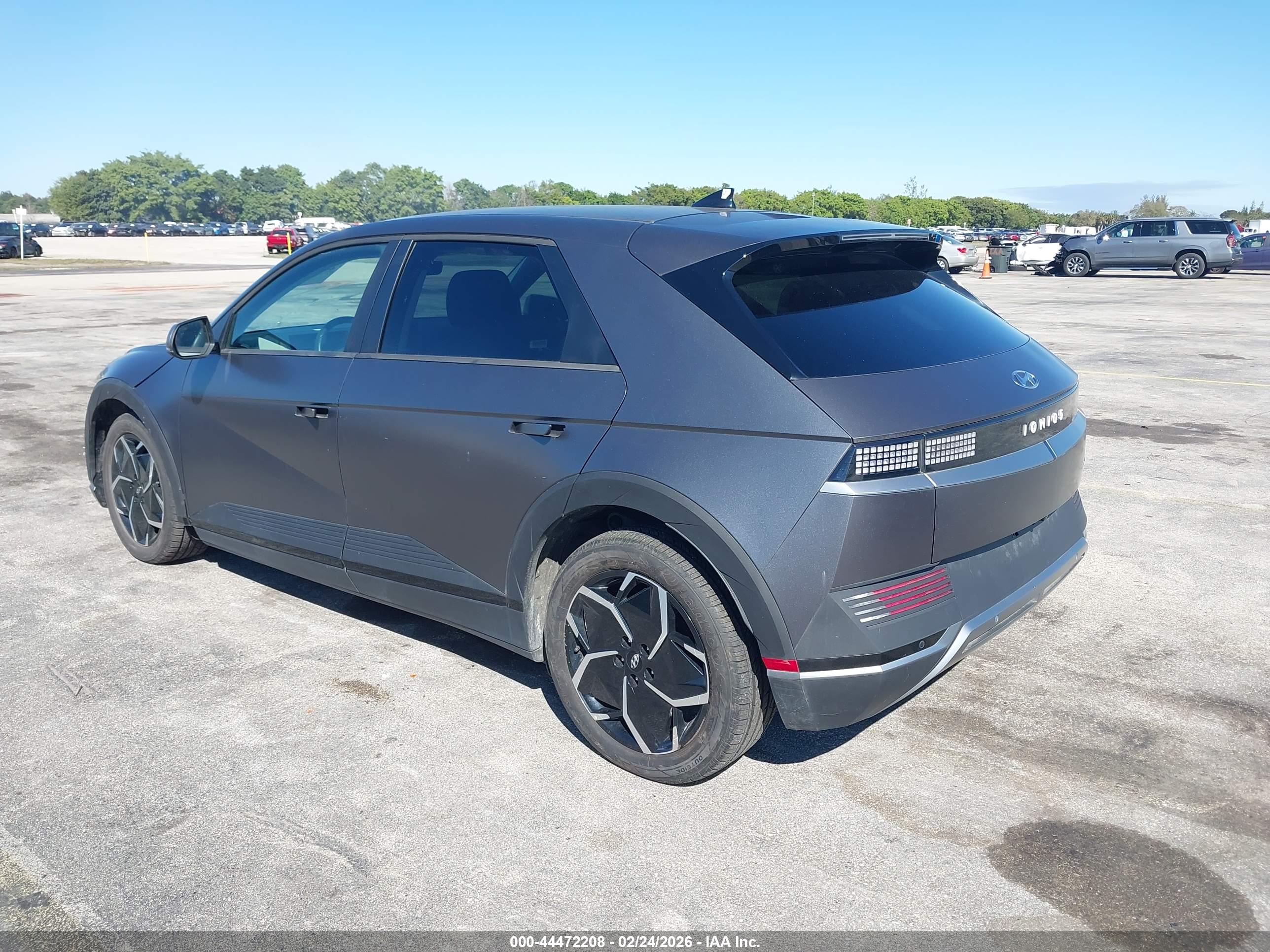 HYUNDAI IONIQ image 3