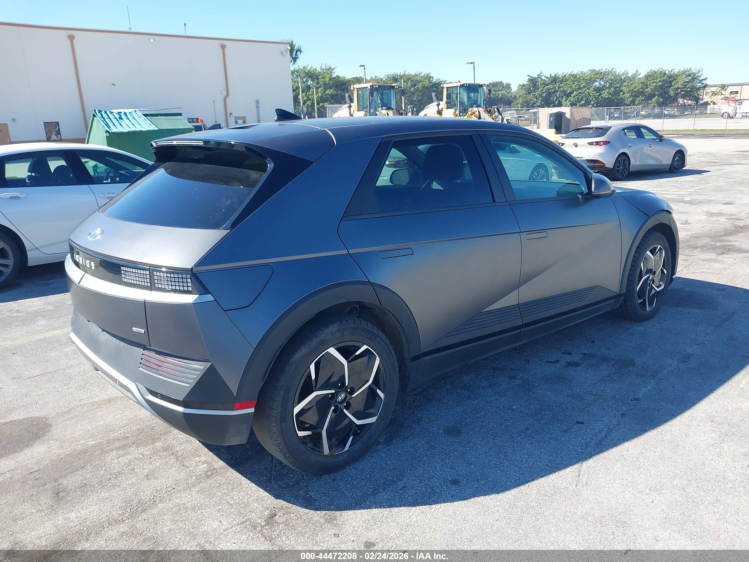 HYUNDAI IONIQ image 4
