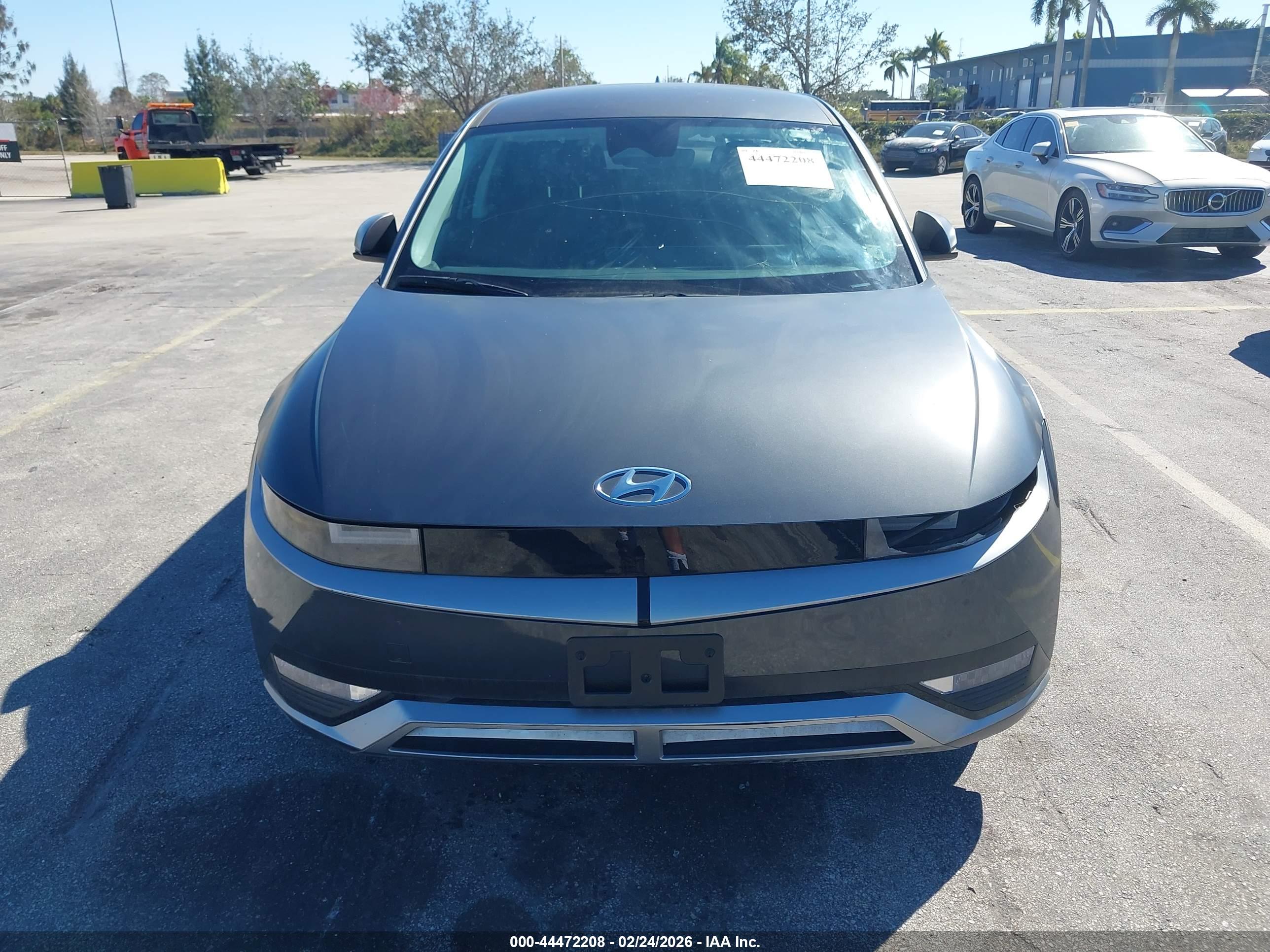 HYUNDAI IONIQ image 6
