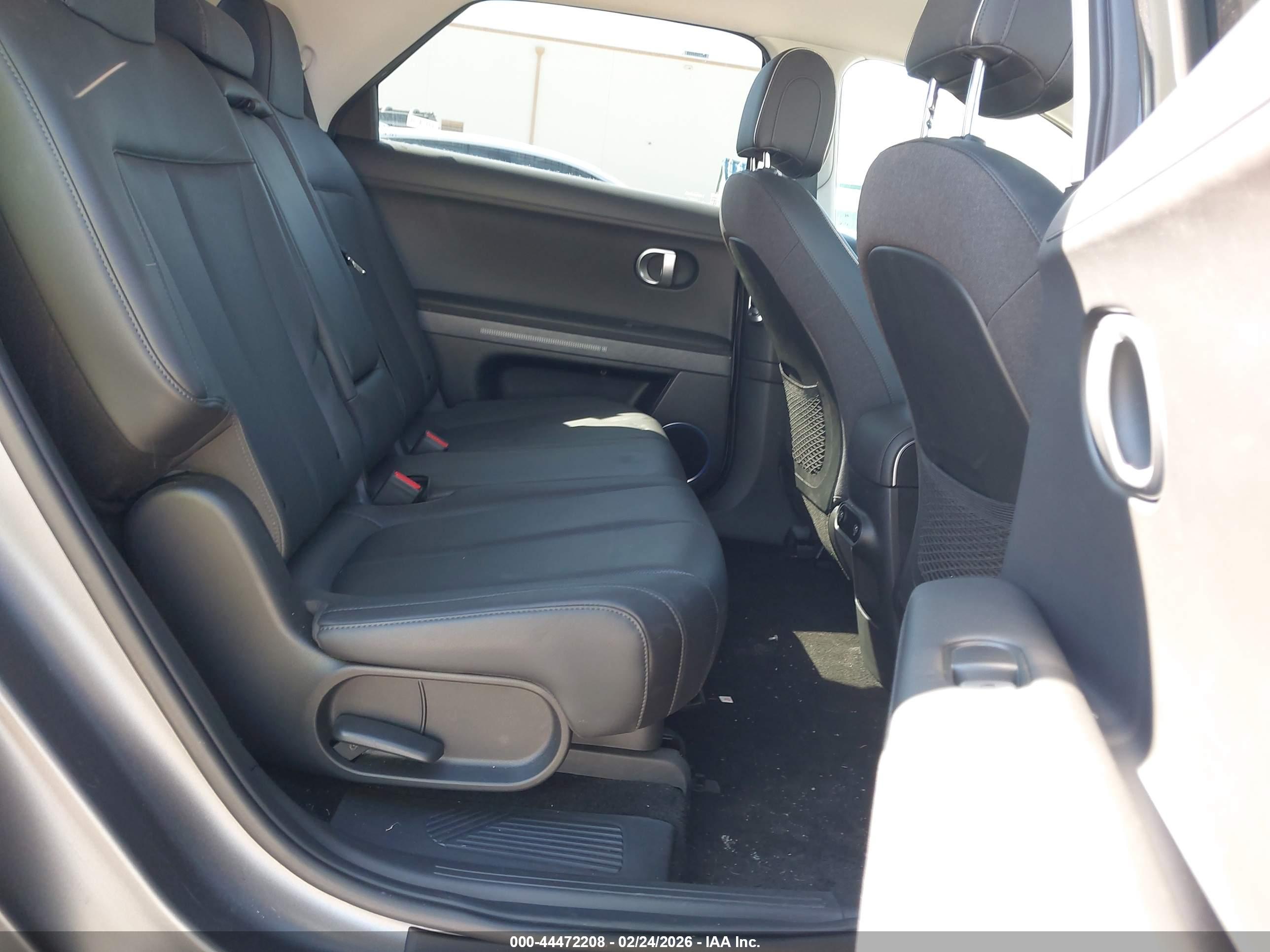 HYUNDAI IONIQ image 8