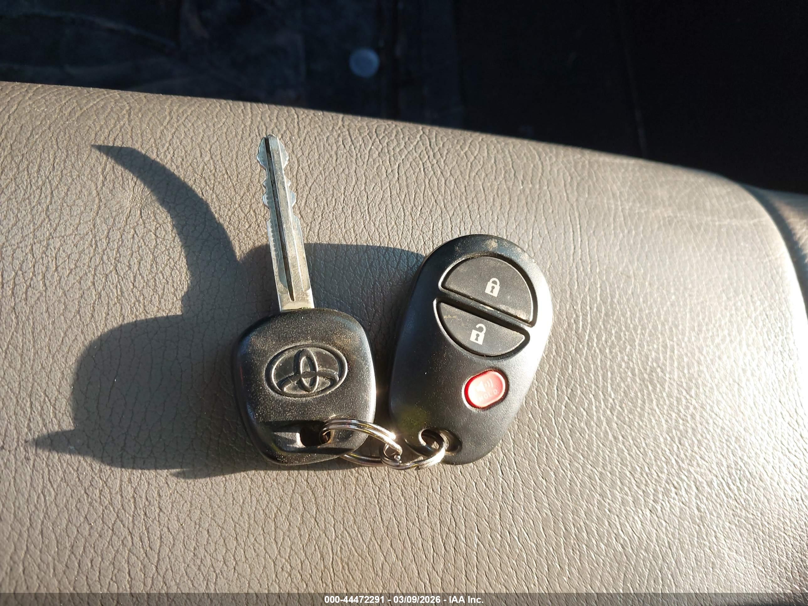 TOYOTA TUNDRA image 11