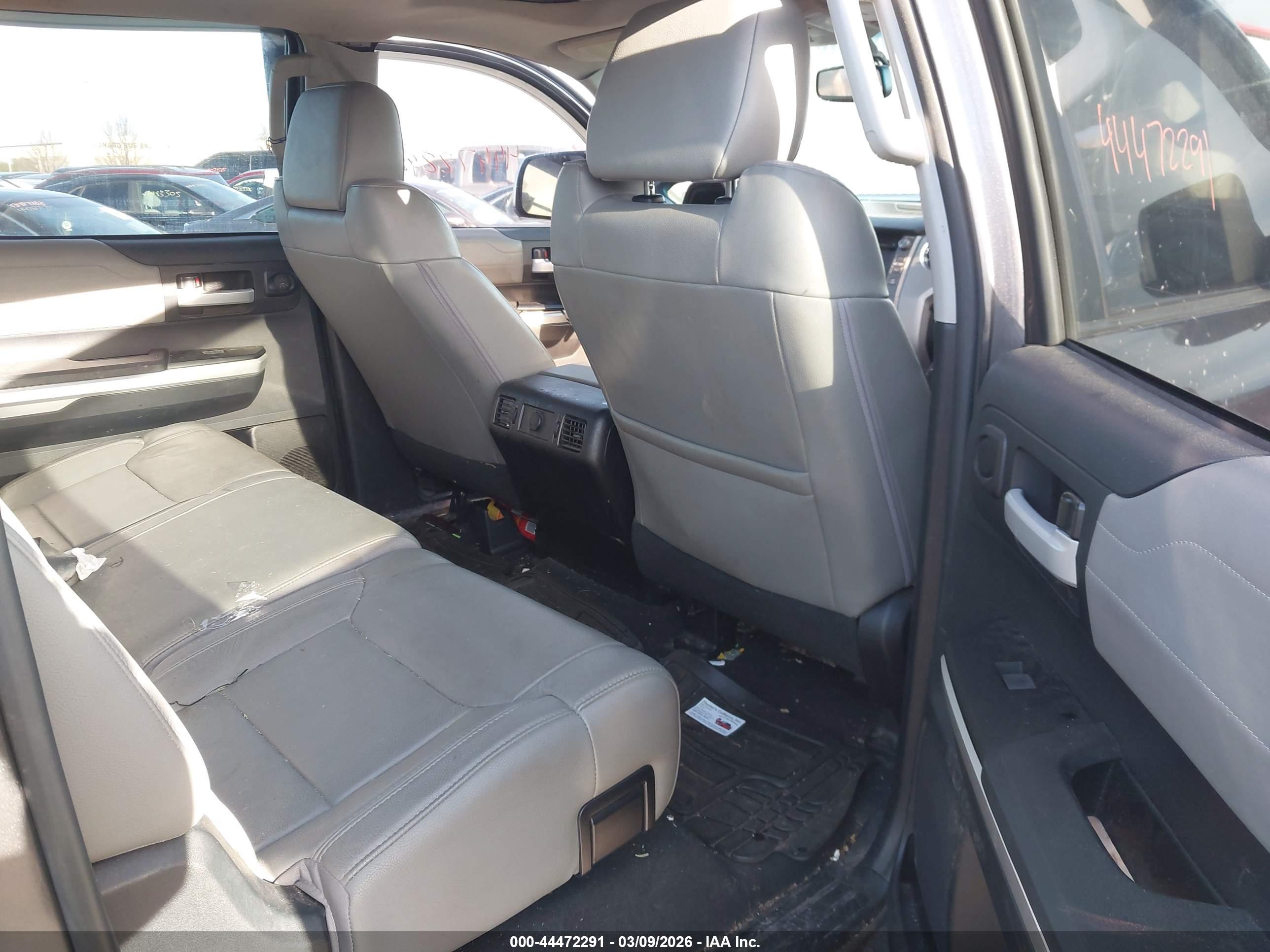 TOYOTA TUNDRA image 8