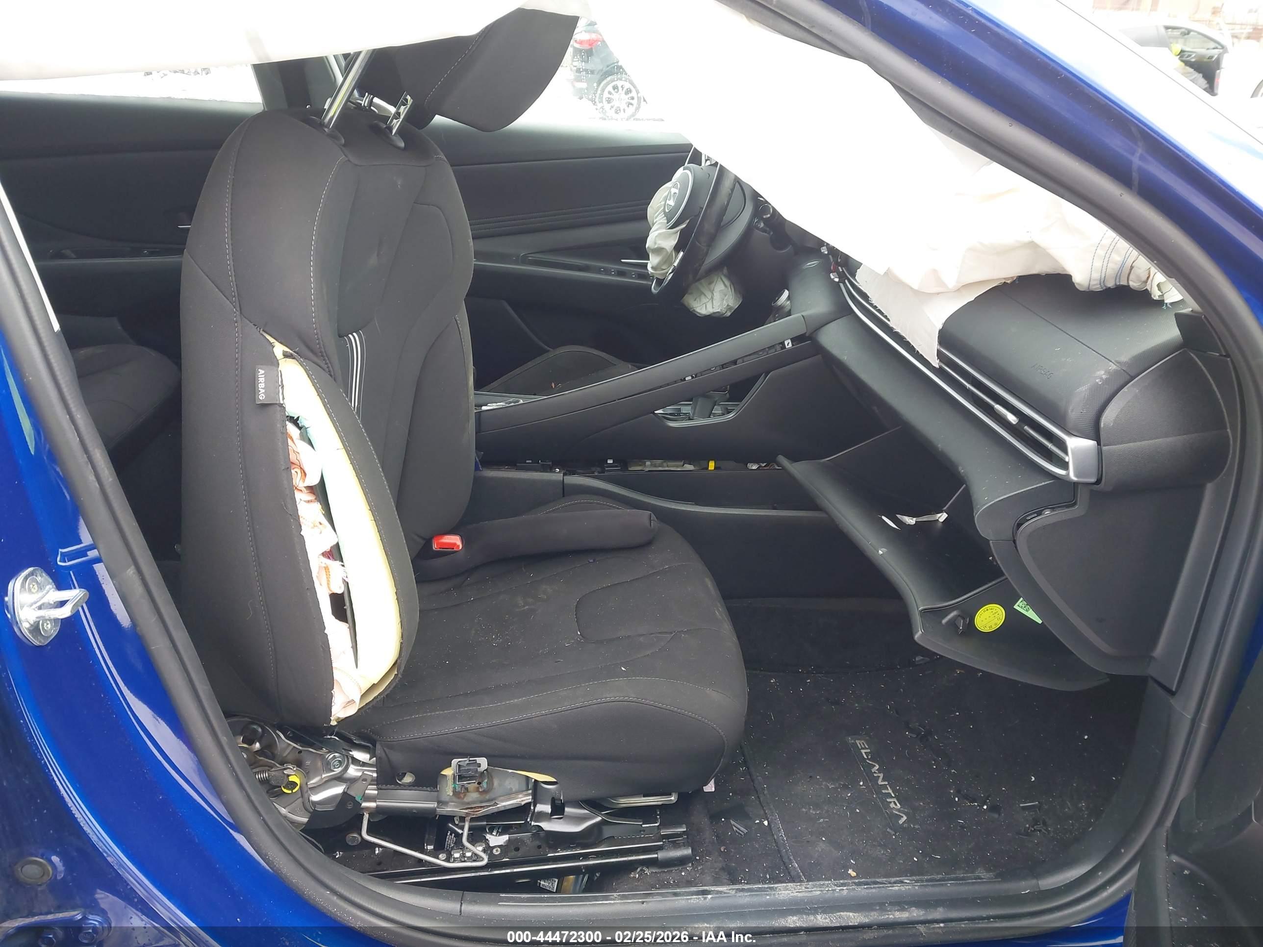 HYUNDAI ELANTRA image 5