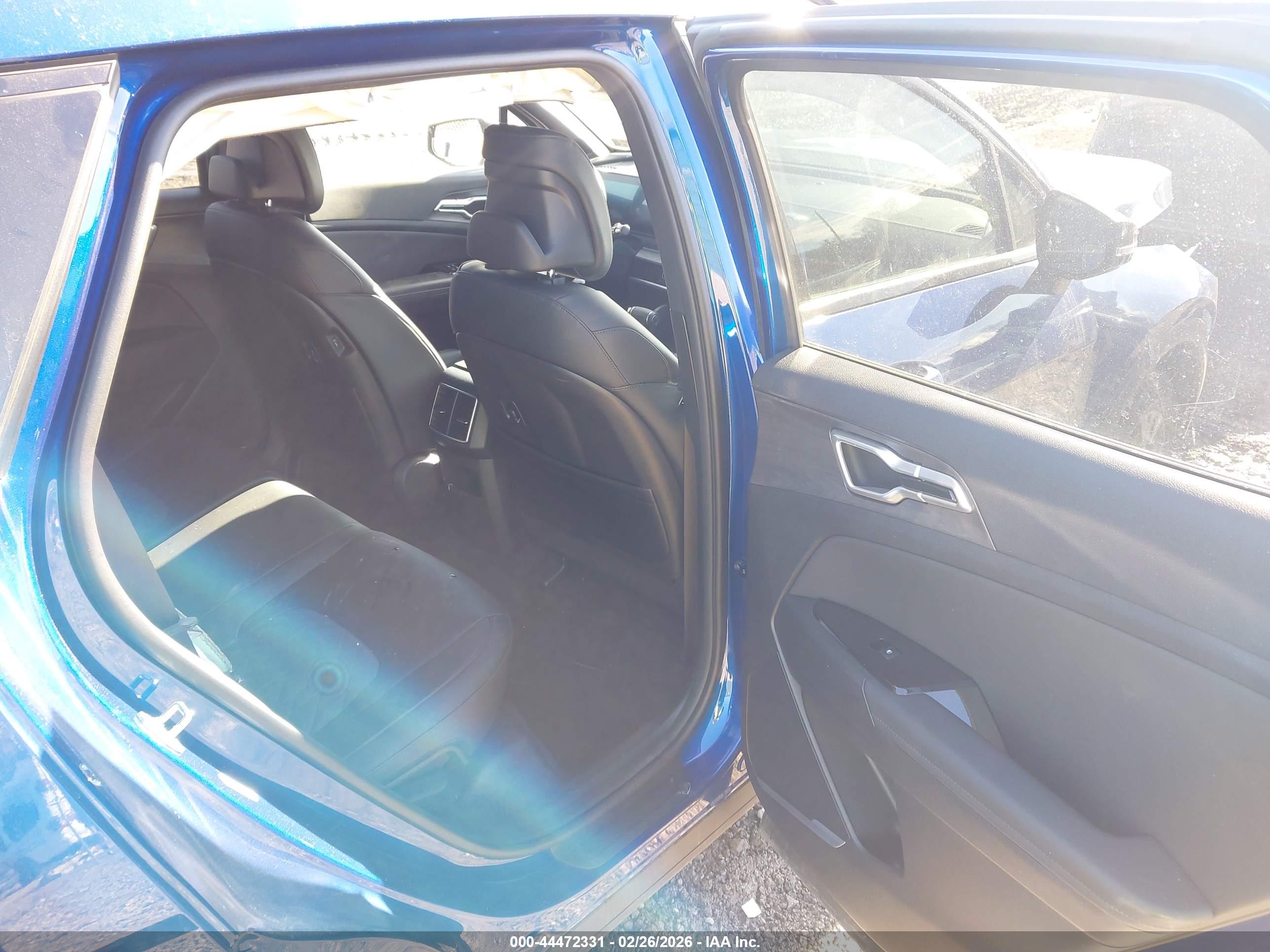 KIA SPORTAGE image 8