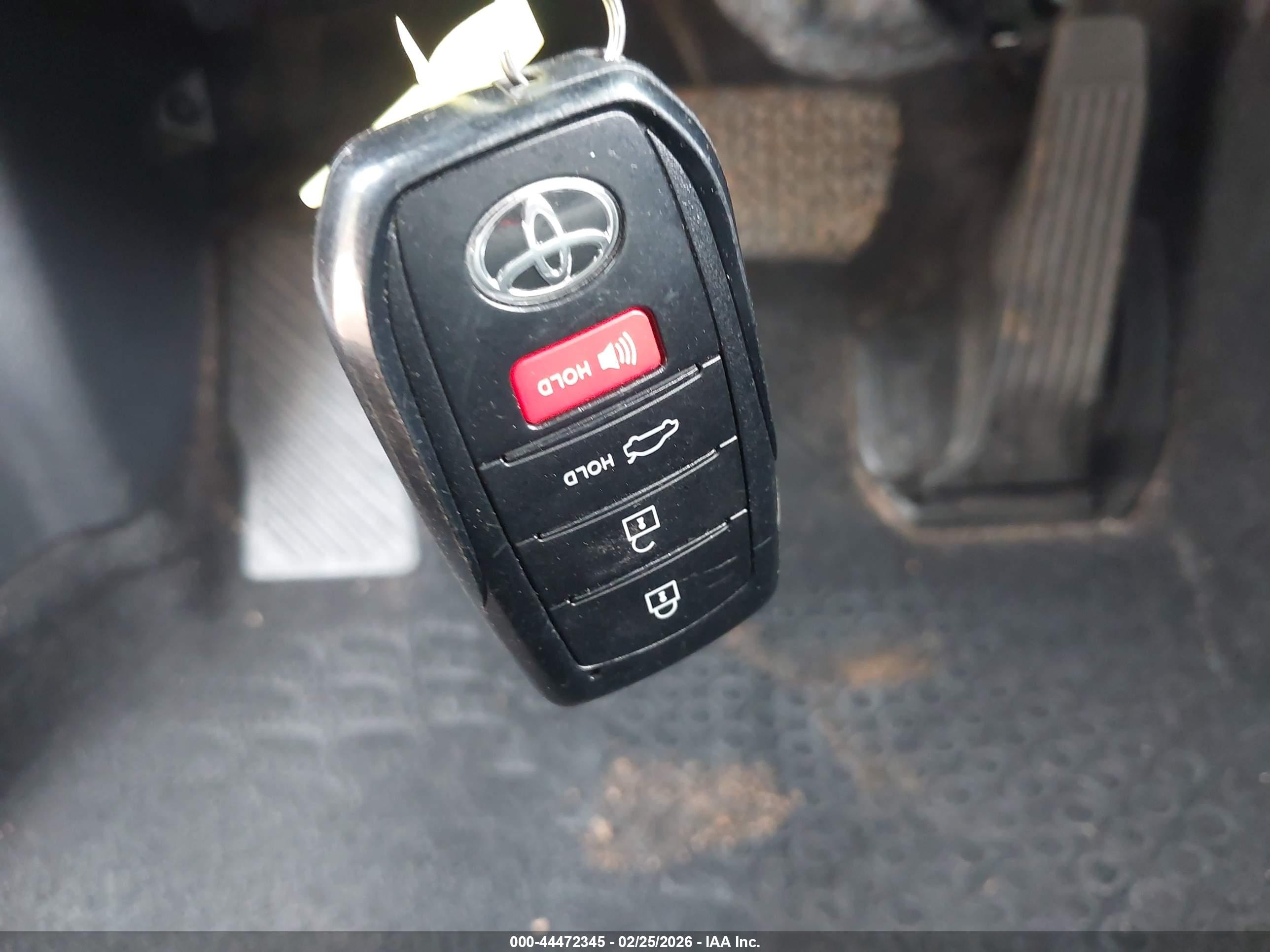 TOYOTA CAMRY image 11