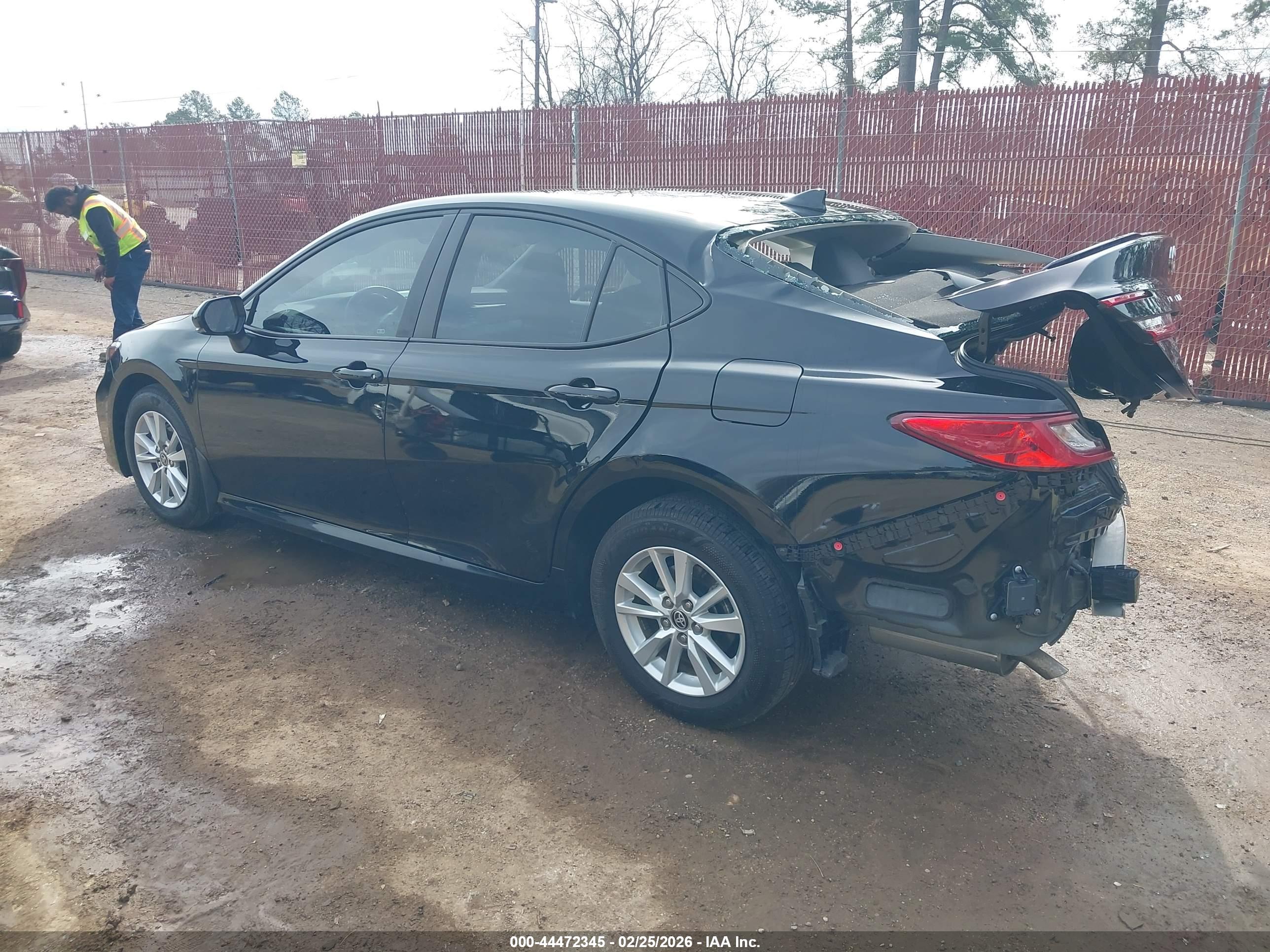 TOYOTA CAMRY image 3