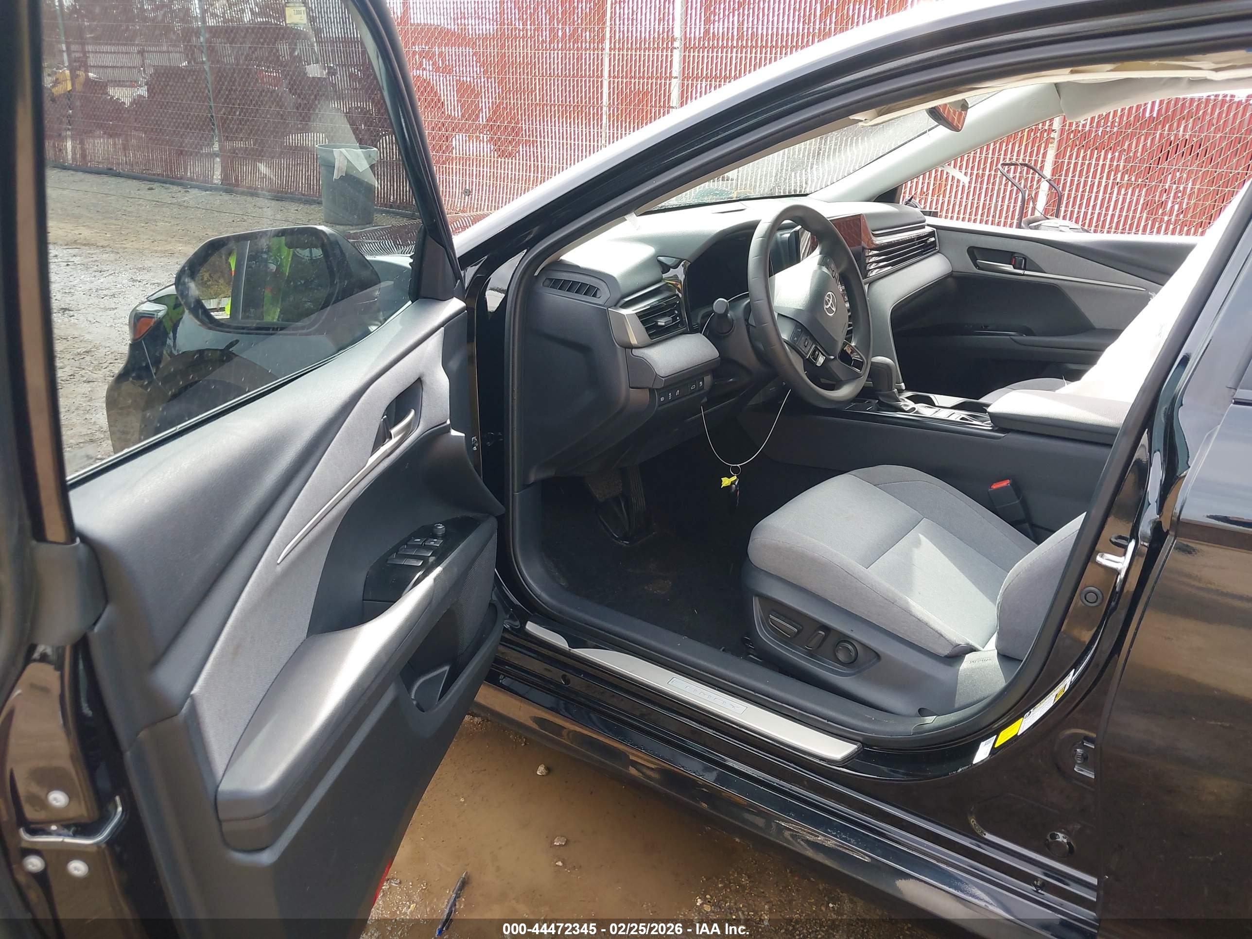 TOYOTA CAMRY image 5