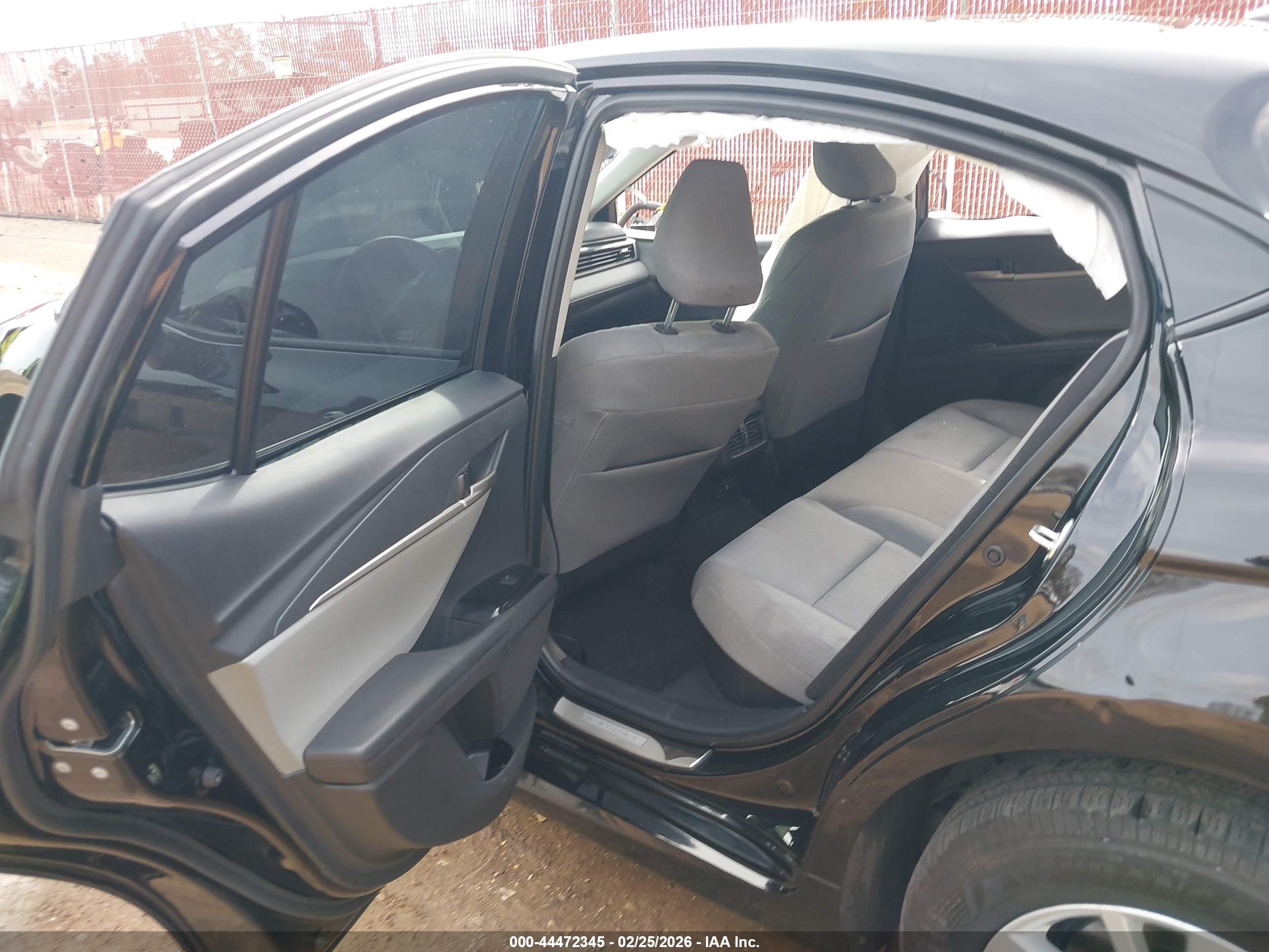 TOYOTA CAMRY image 8
