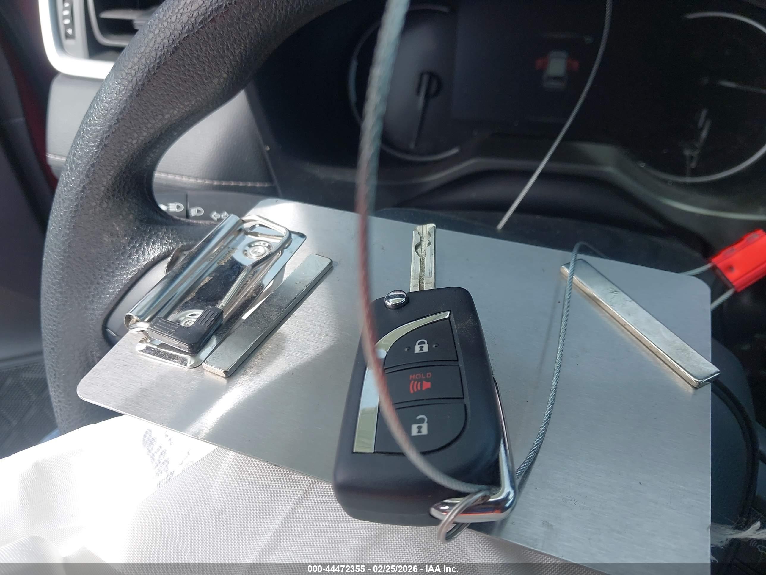 TOYOTA RAV4 image 11