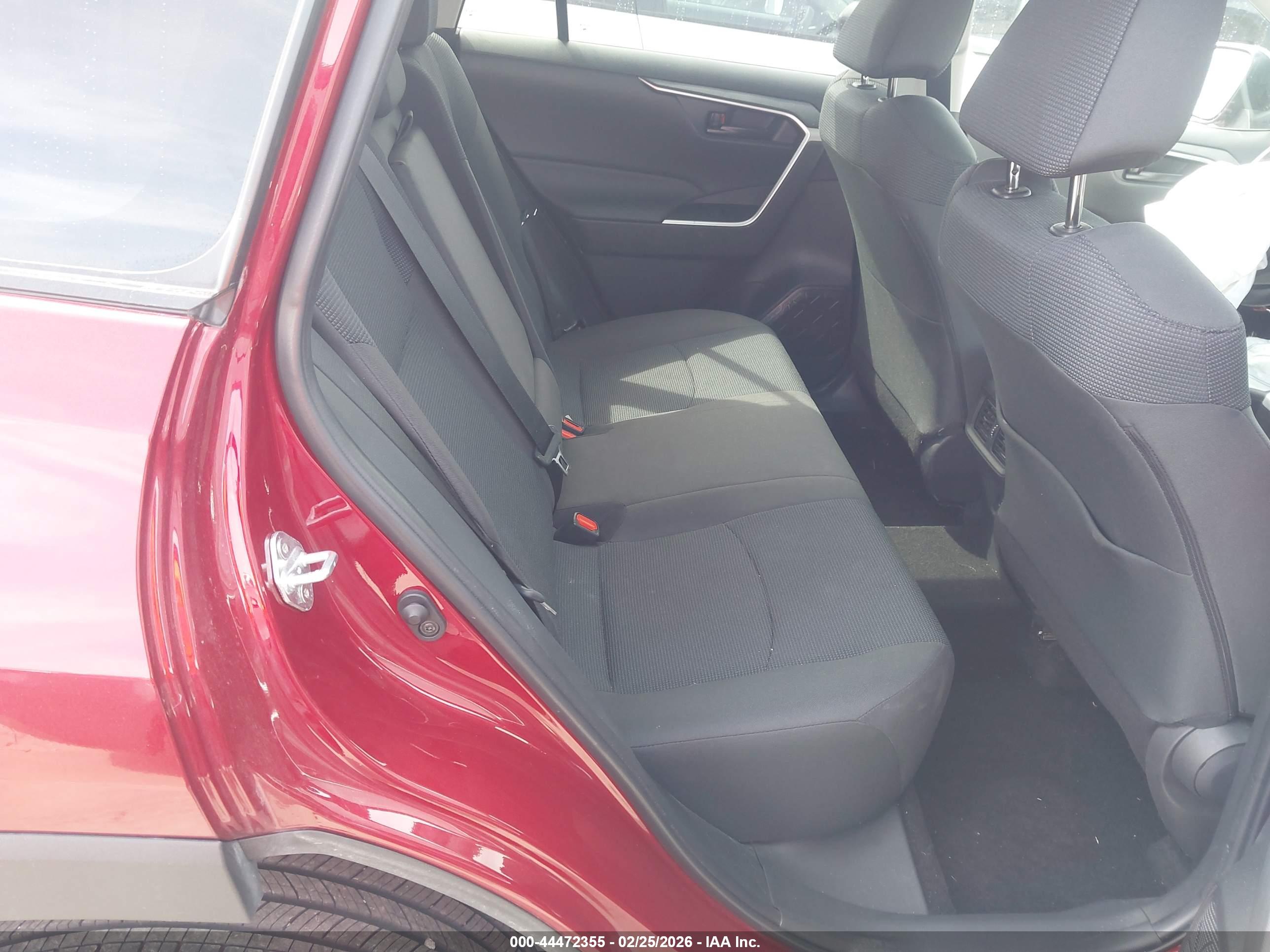 TOYOTA RAV4 image 8