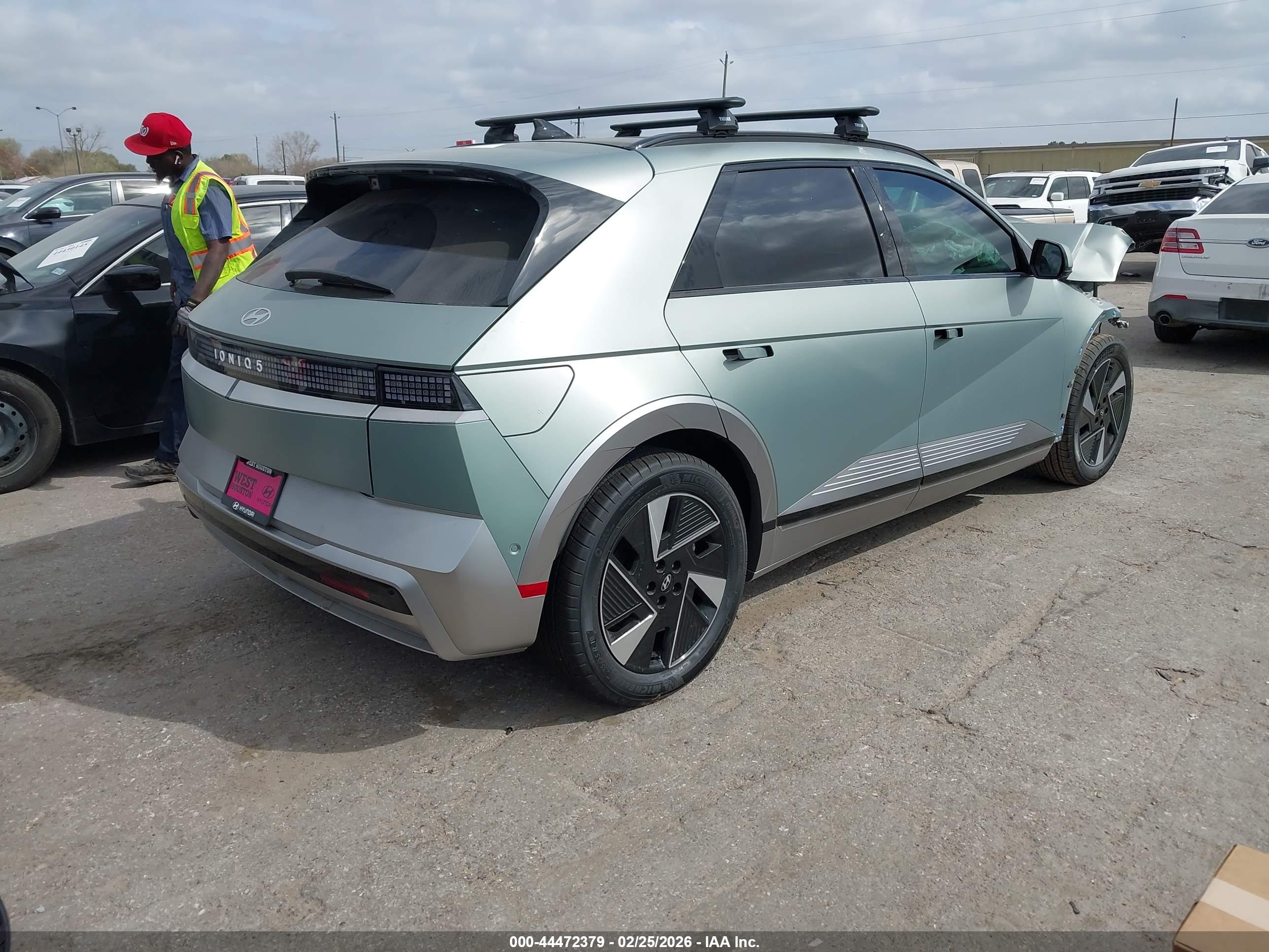 HYUNDAI IONIQ image 4