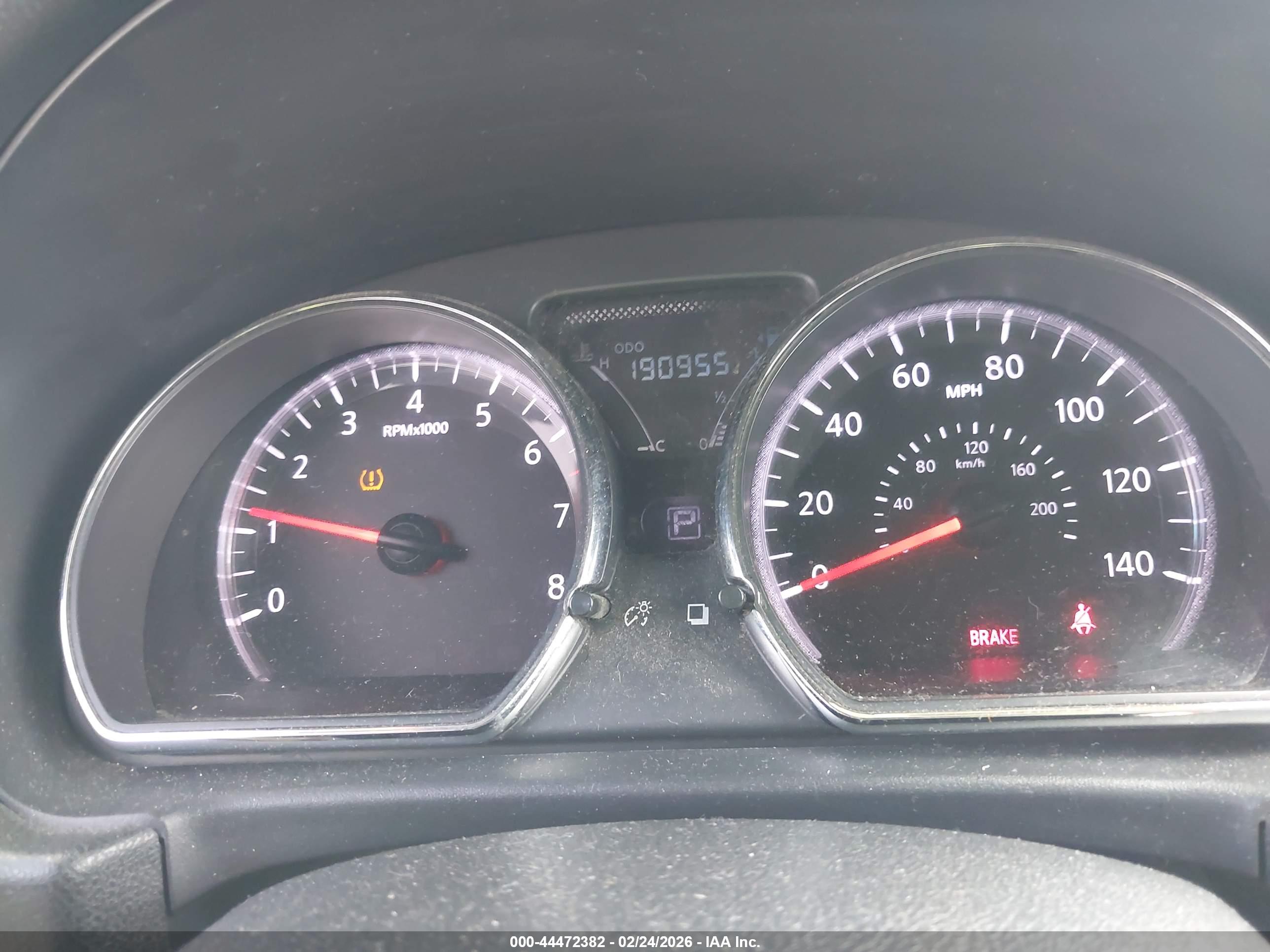 NISSAN VERSA image 7