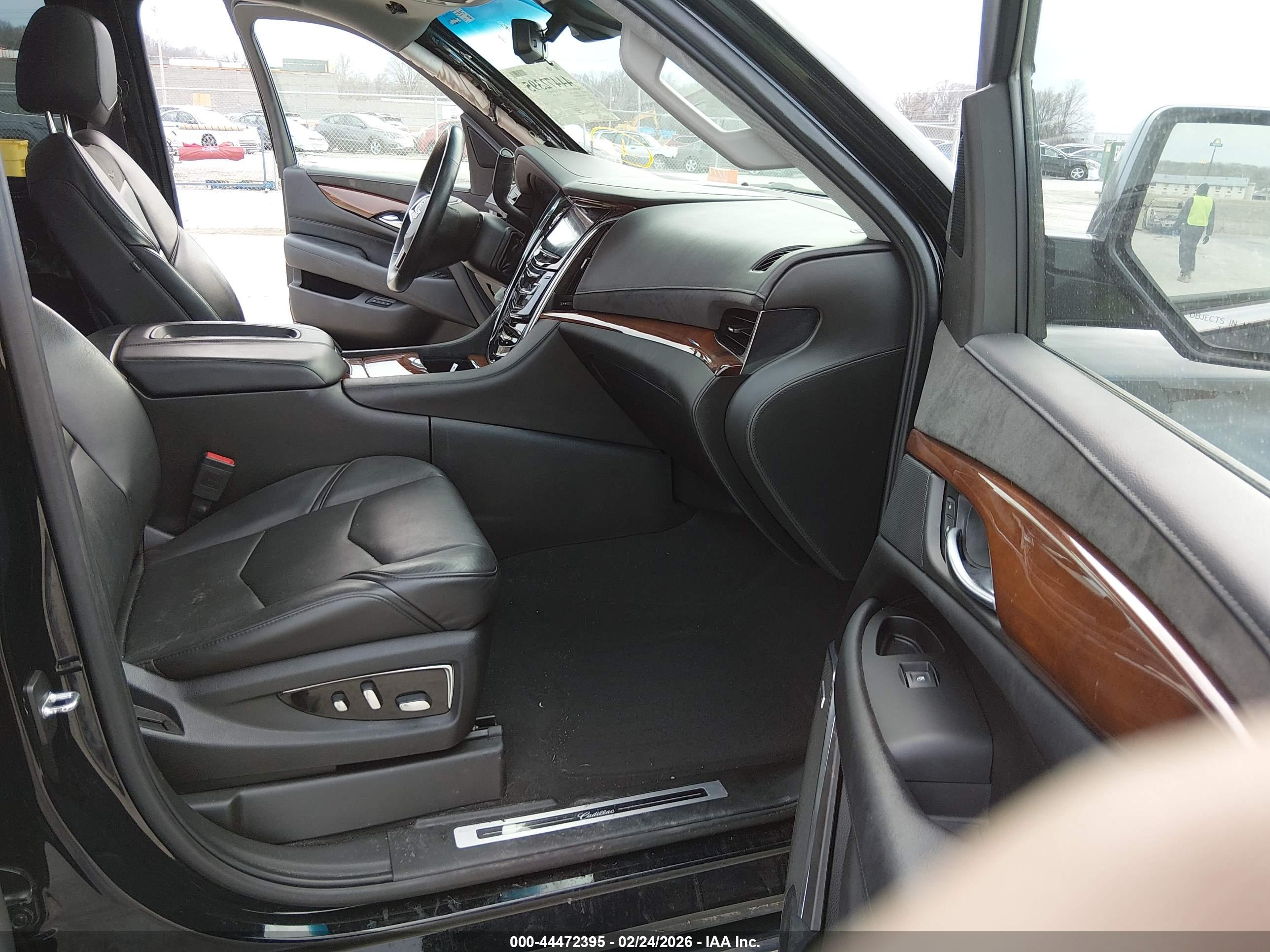 CADILLAC ESCALADE image 5