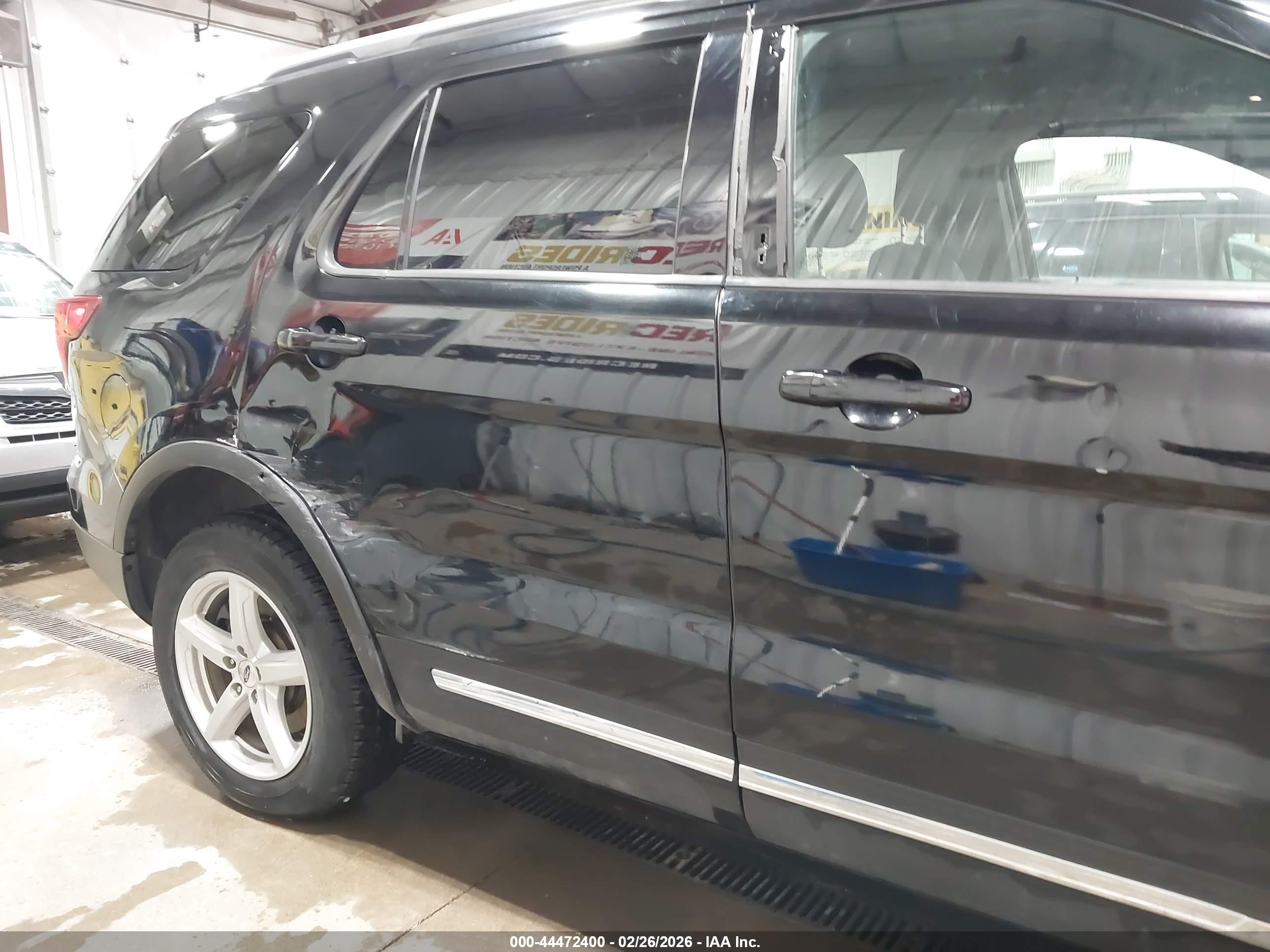 FORD EXPLORER image 6