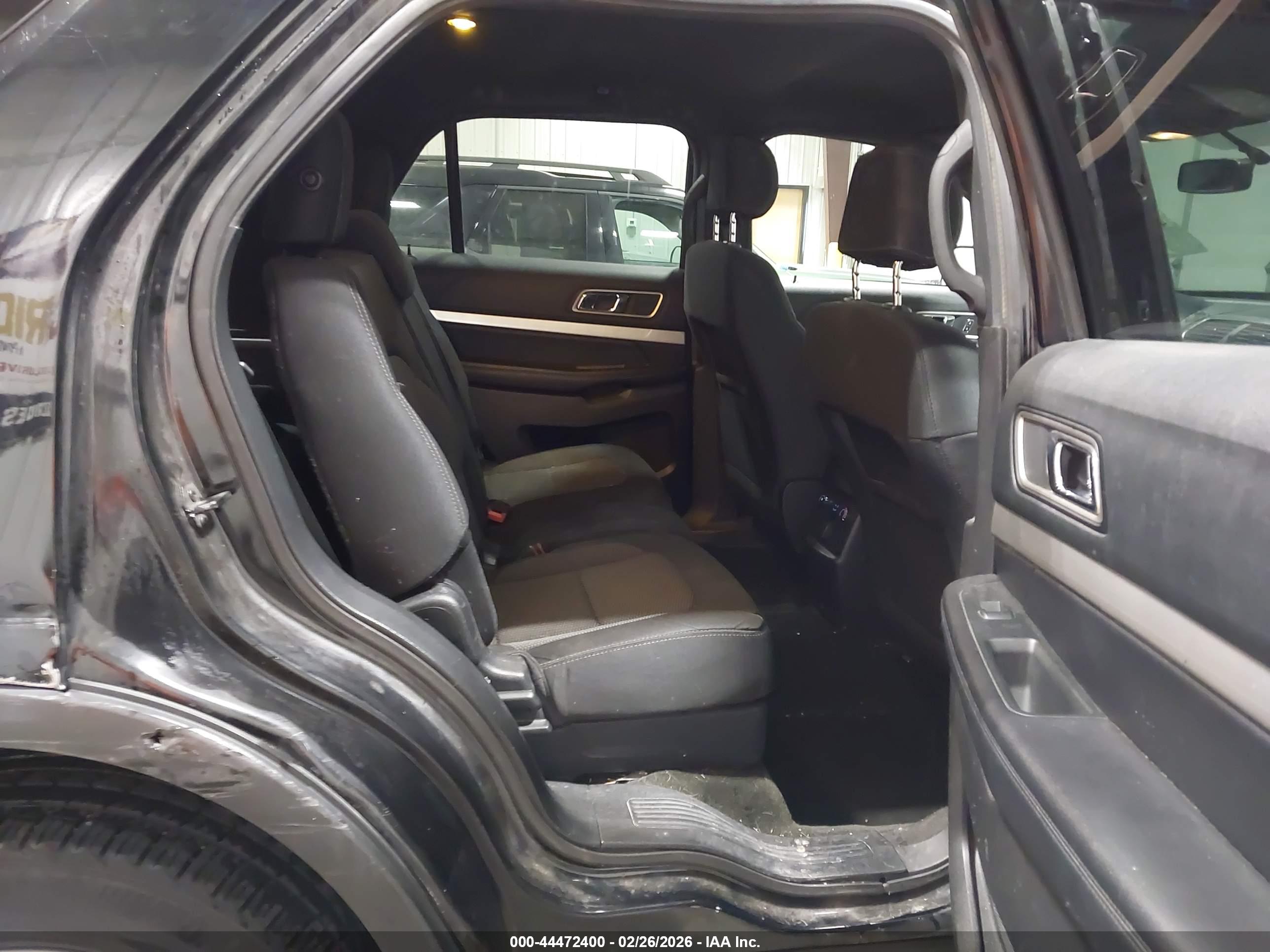 FORD EXPLORER image 8