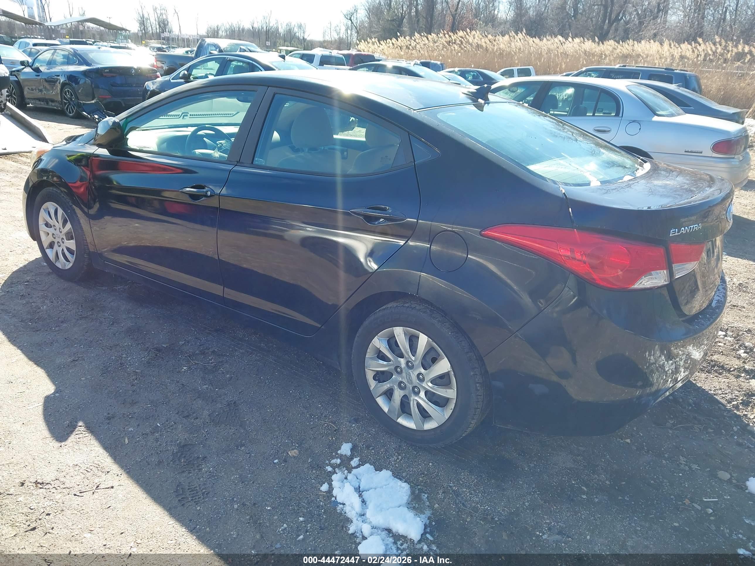 HYUNDAI ELANTRA image 3