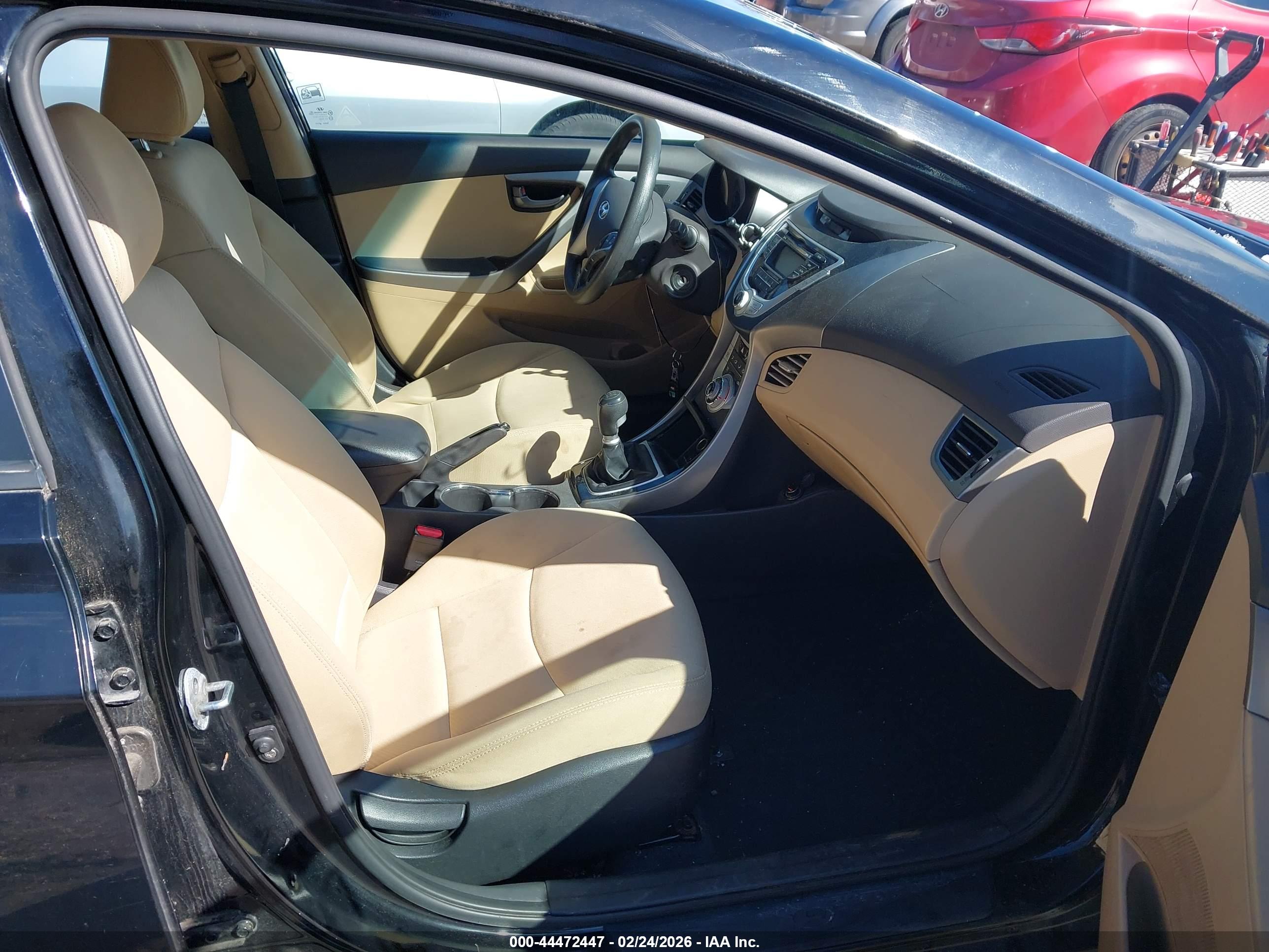 HYUNDAI ELANTRA image 5