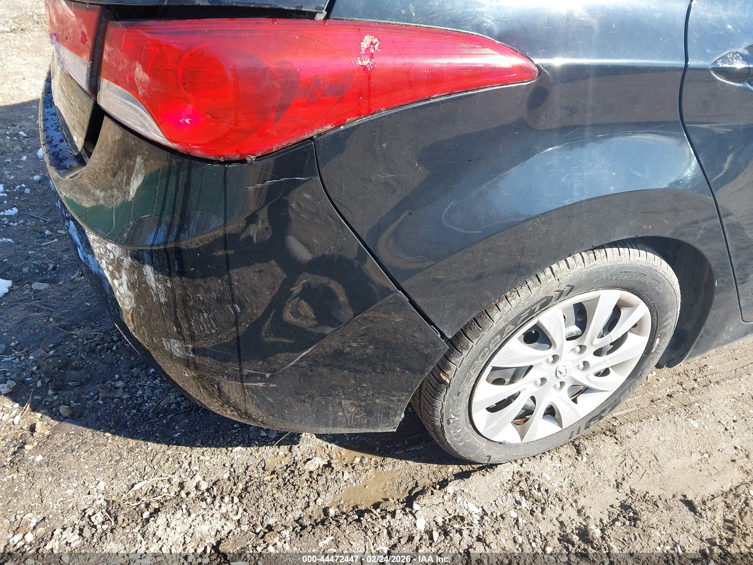 HYUNDAI ELANTRA image 6
