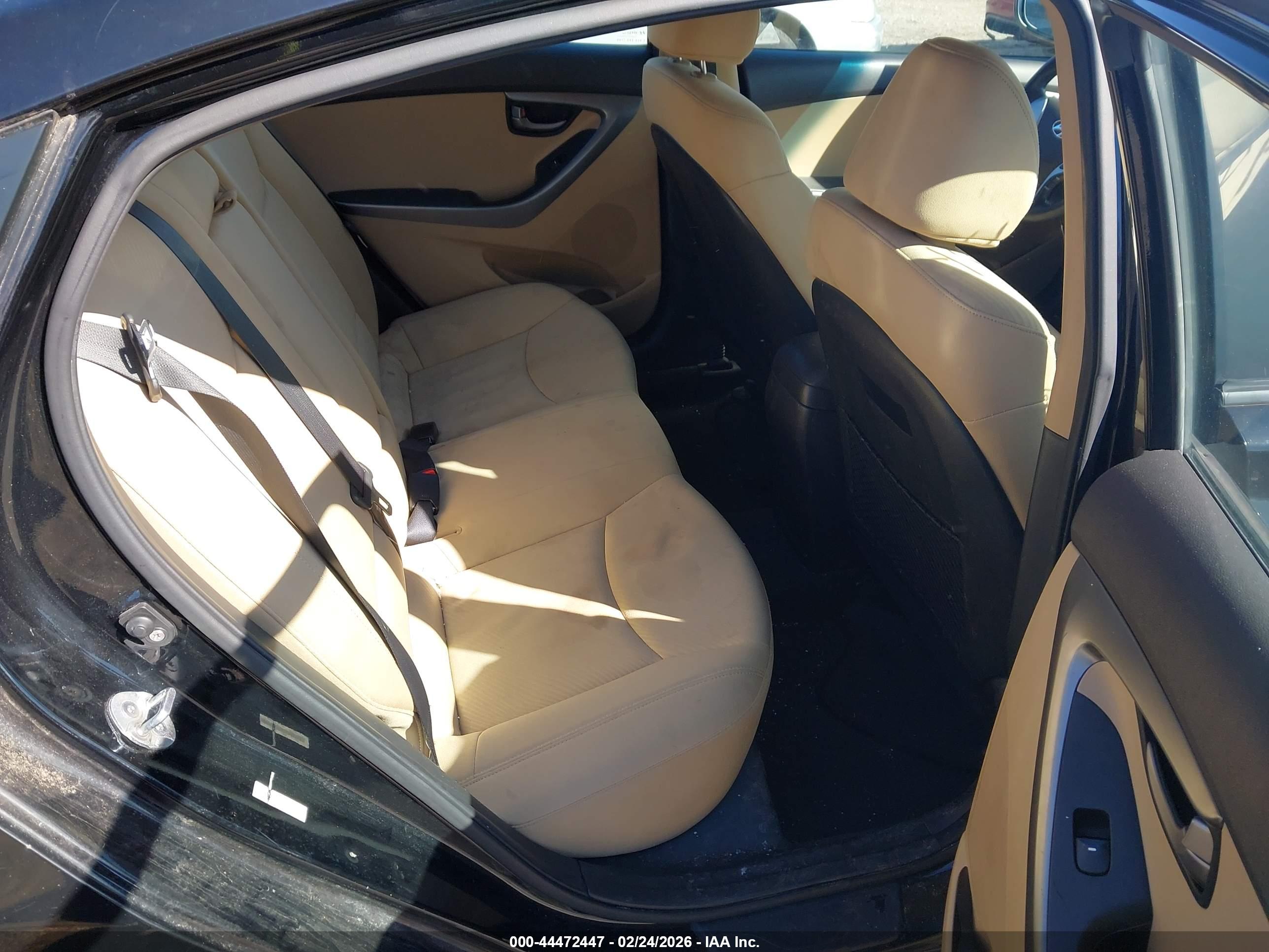 HYUNDAI ELANTRA image 8
