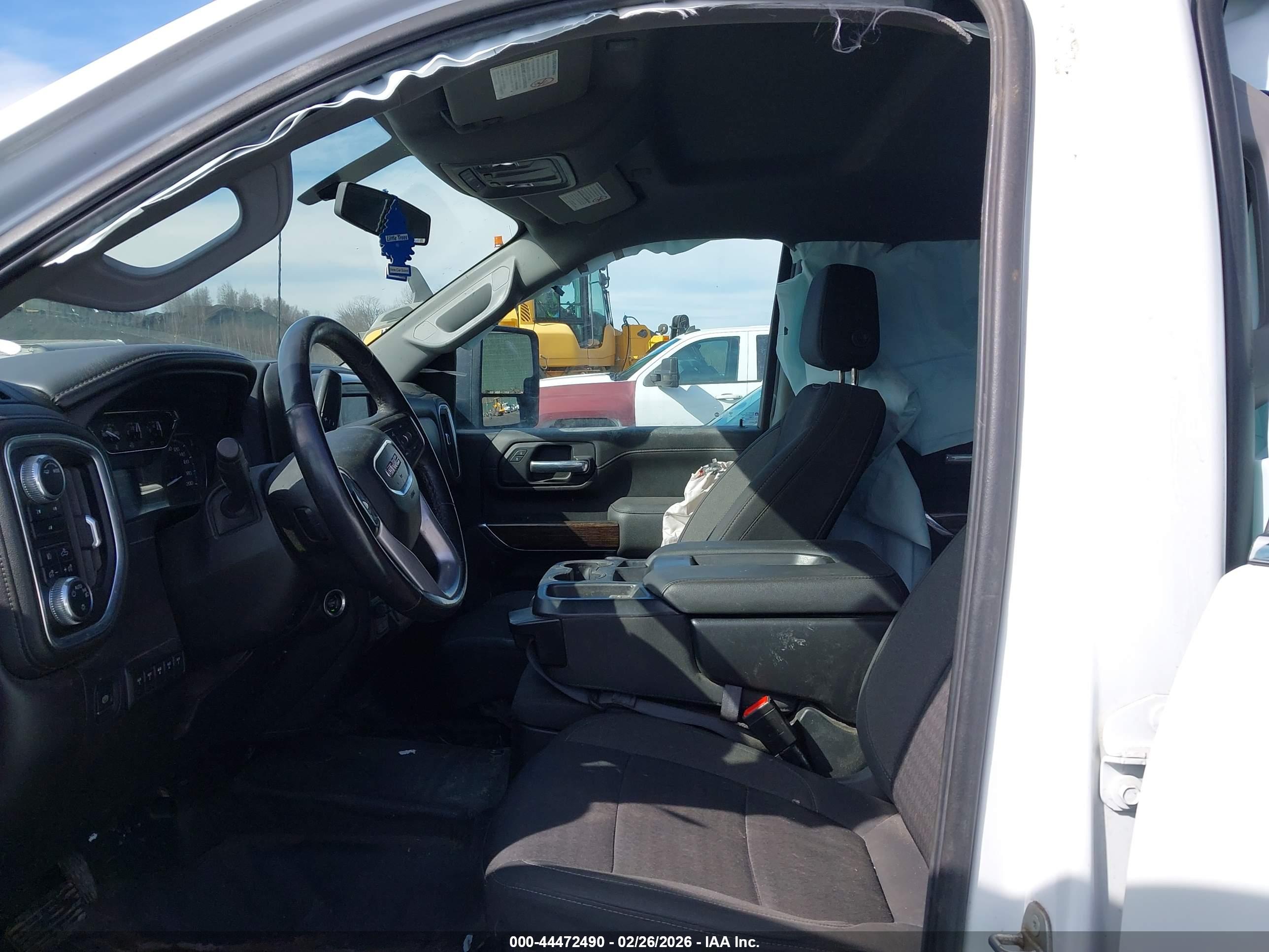GMC SIERRA image 8