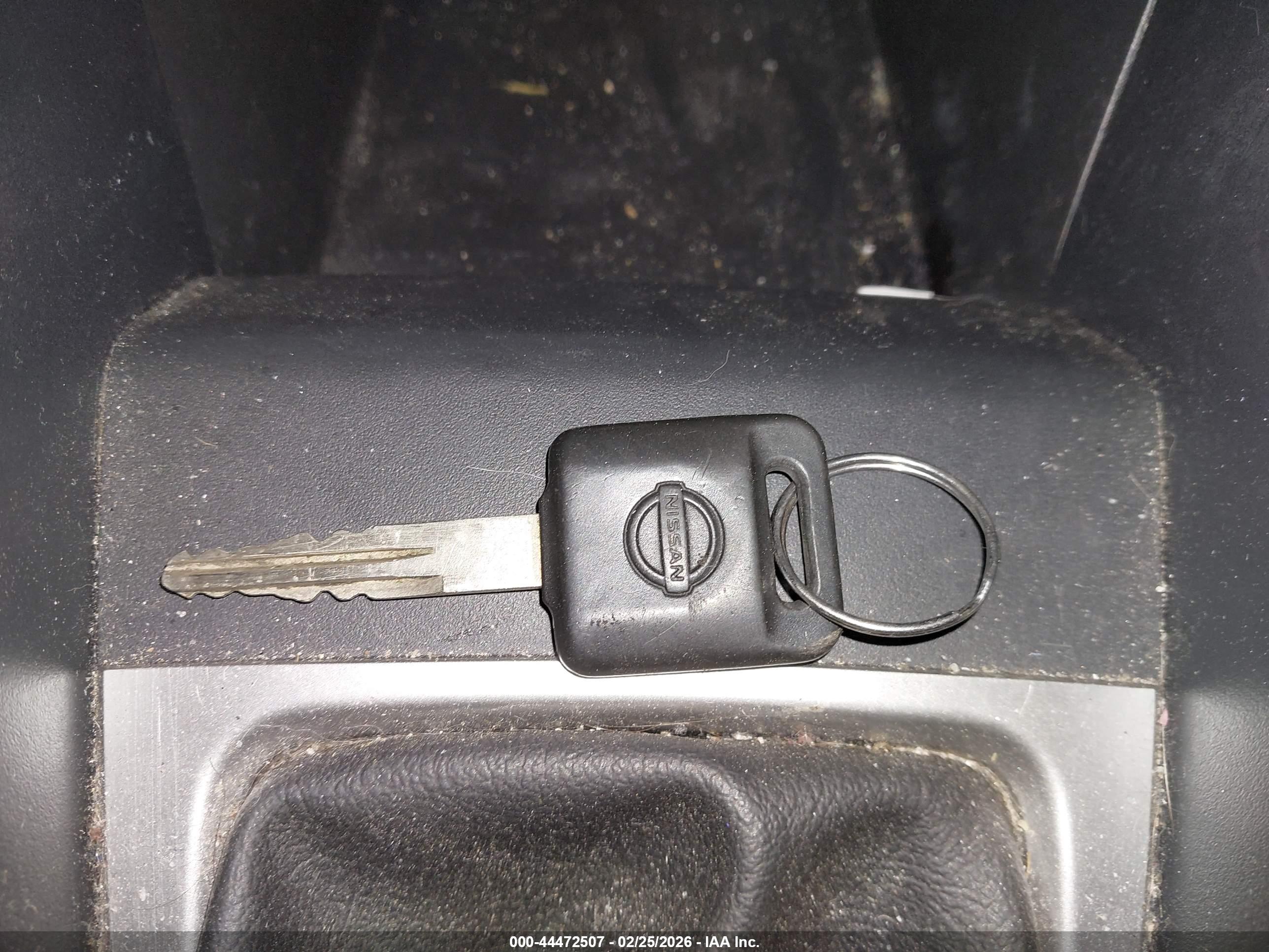 NISSAN VERSA image 11
