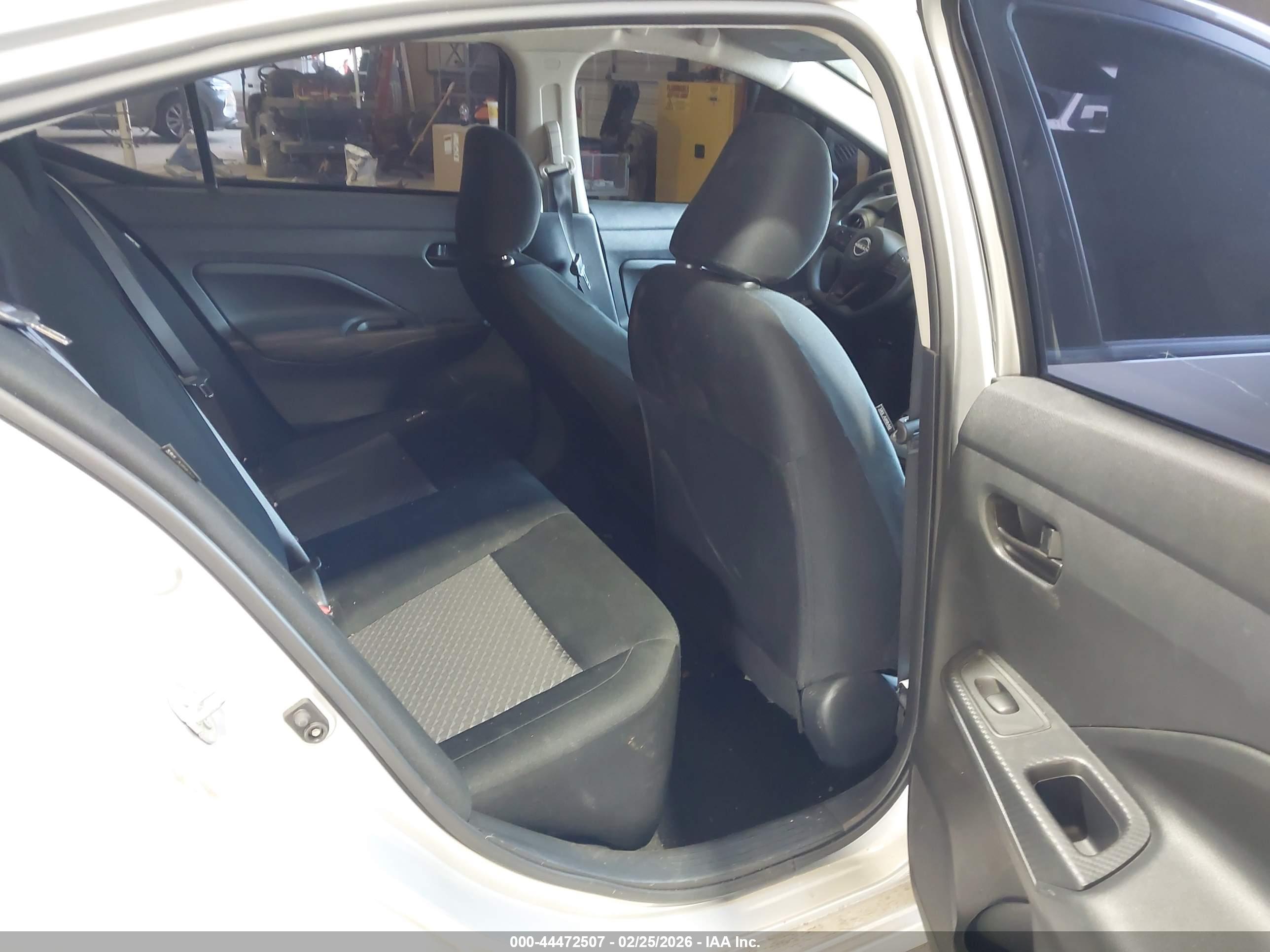NISSAN VERSA image 8