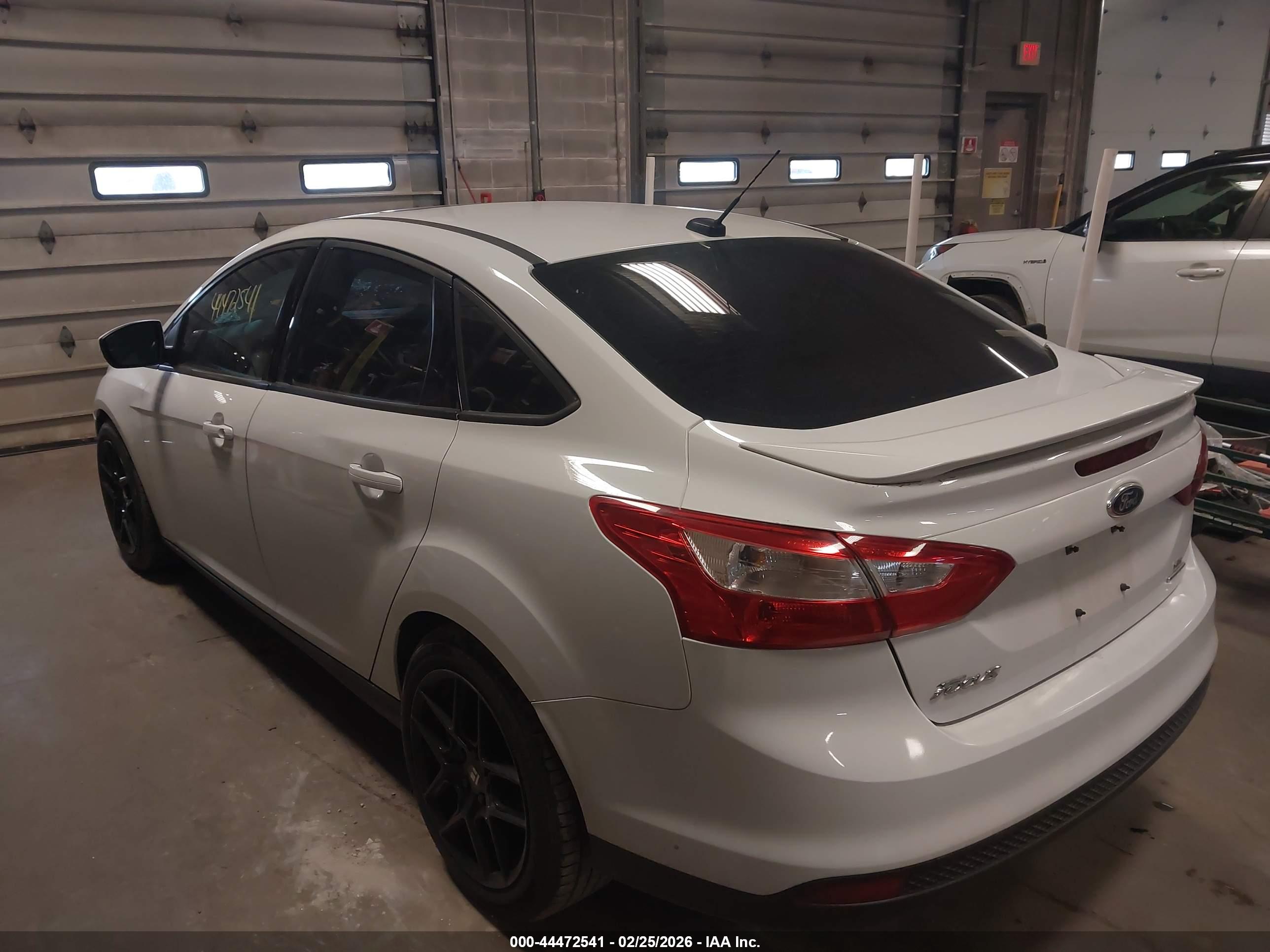 FORD FOCUS image 3