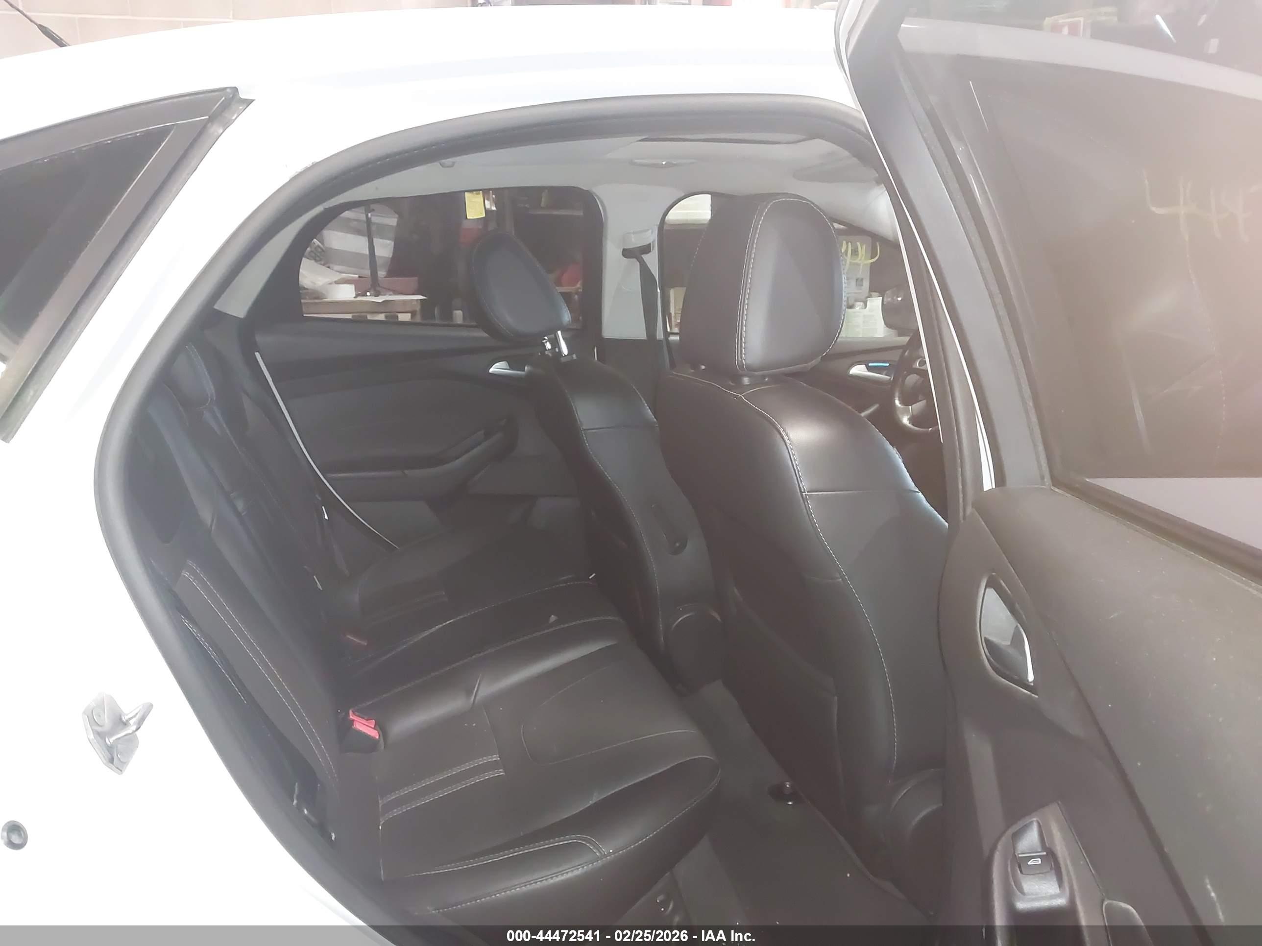 FORD FOCUS image 8
