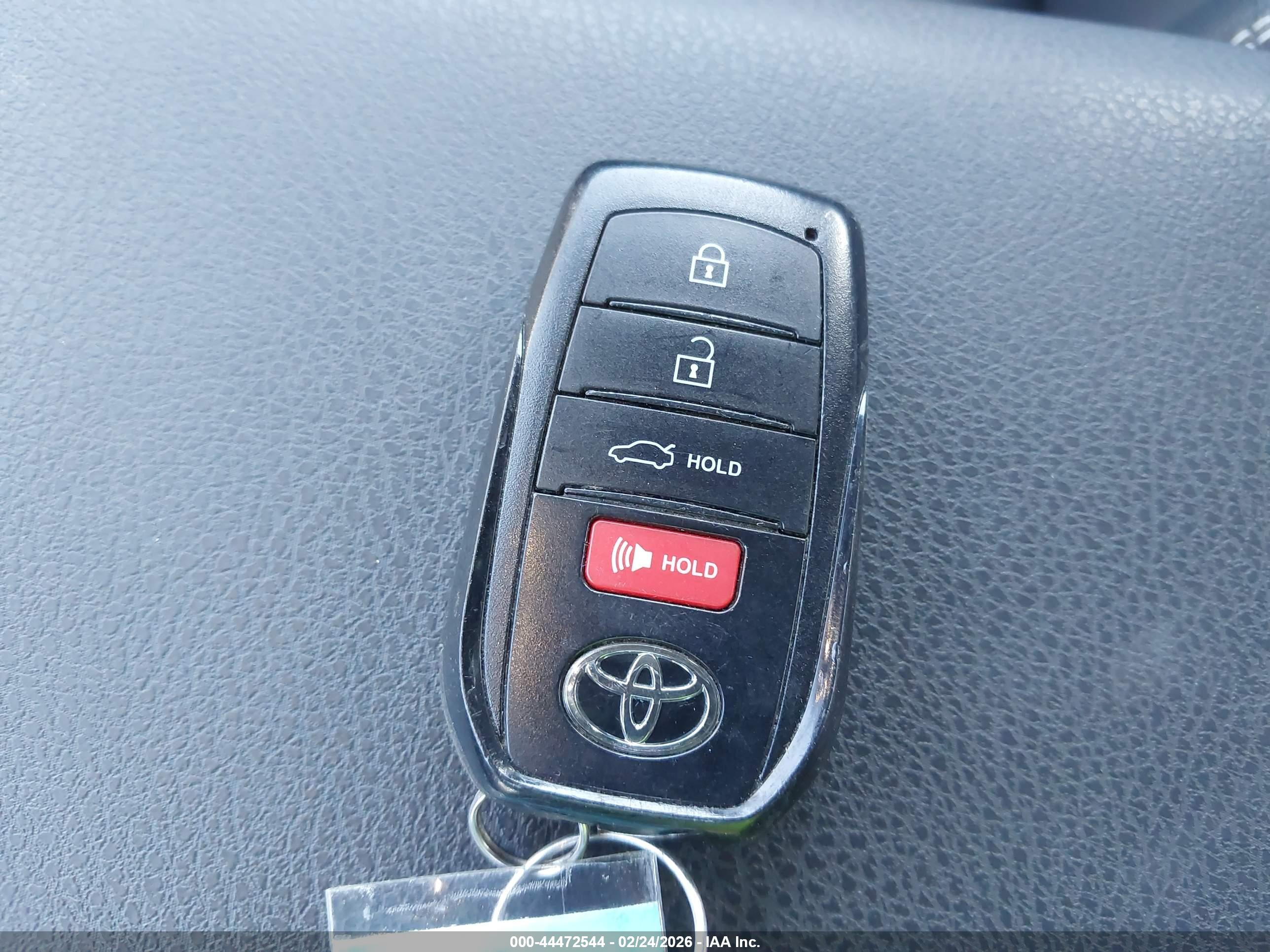 TOYOTA CAMRY image 11