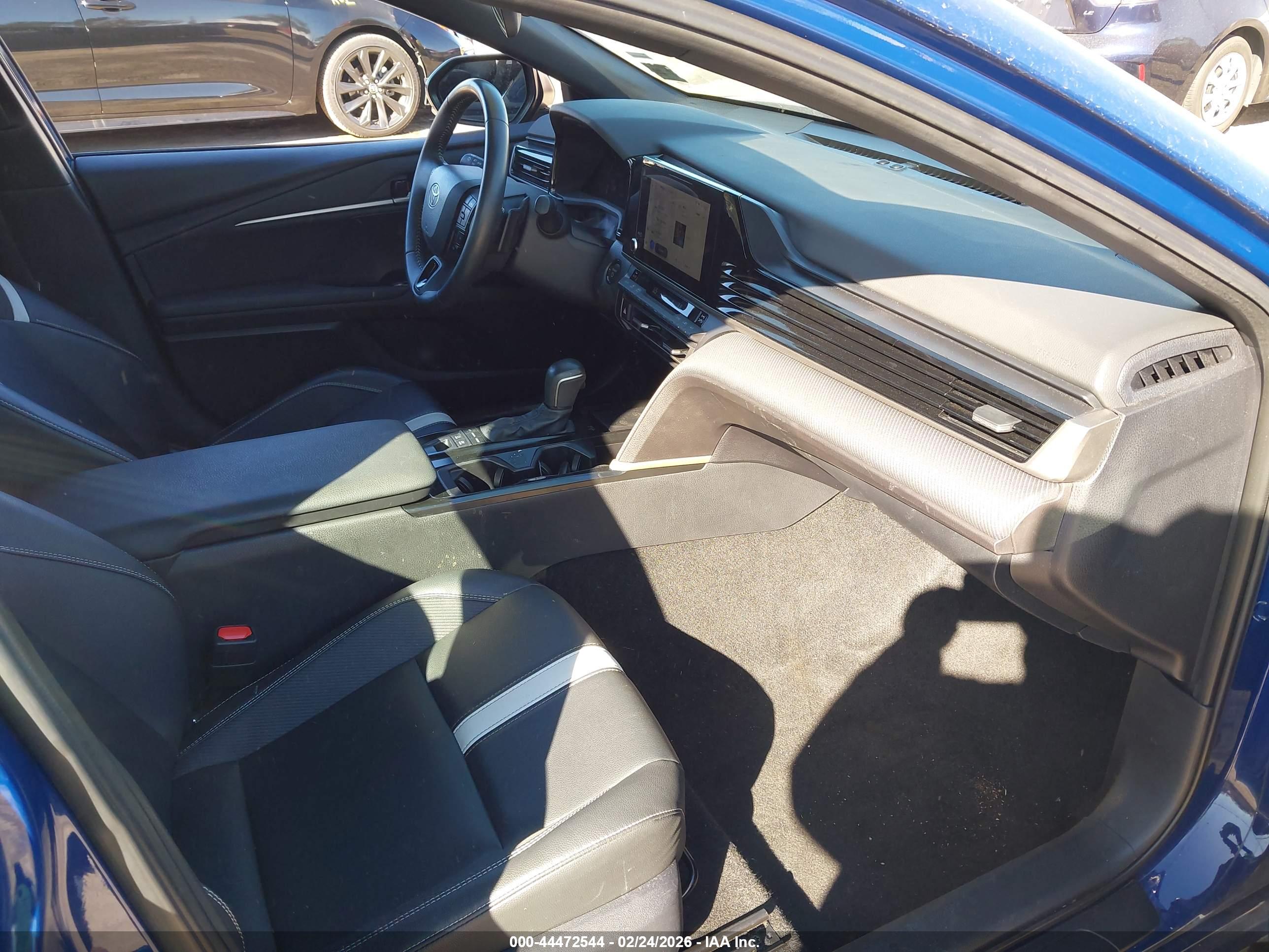 TOYOTA CAMRY image 5