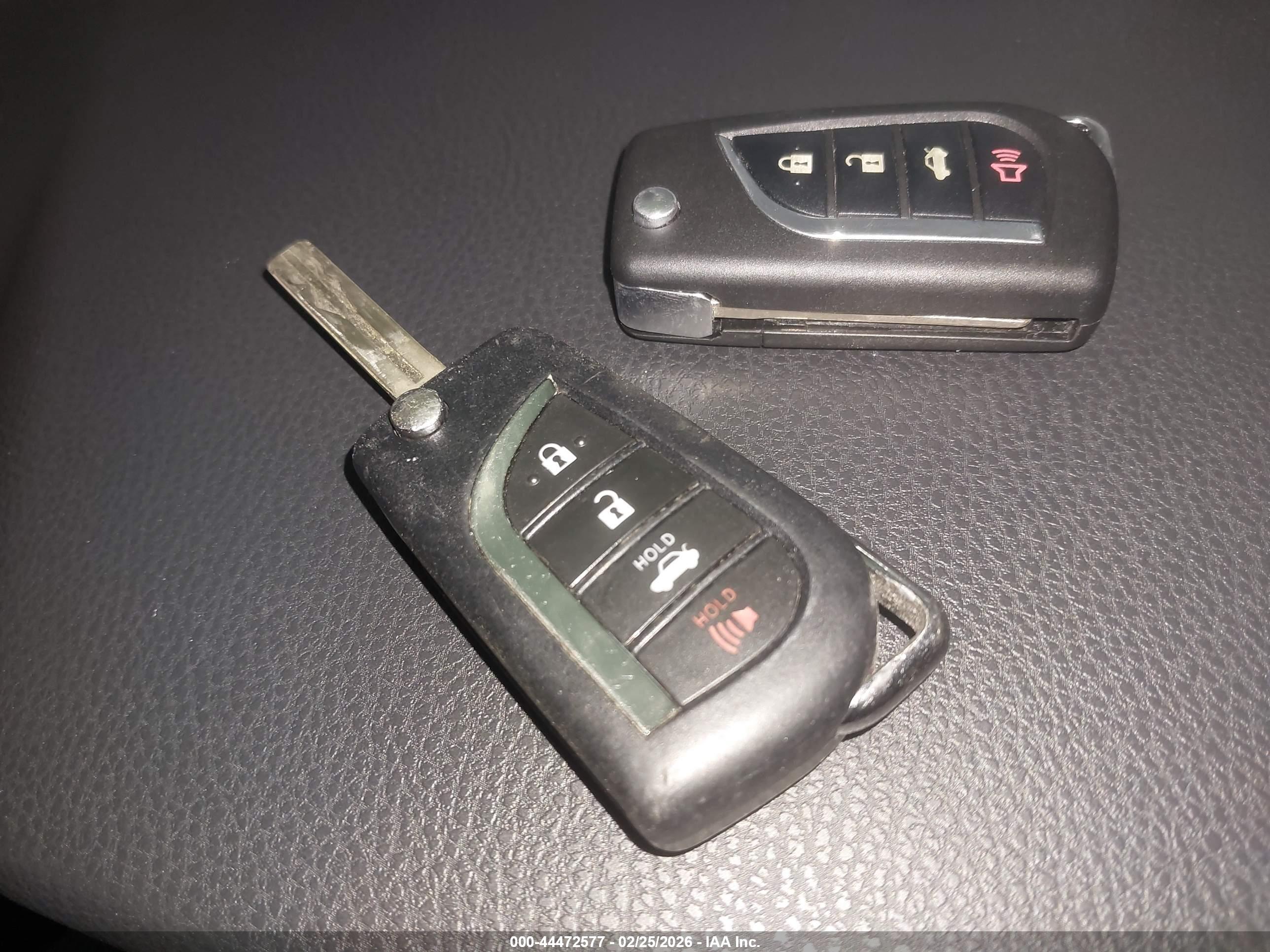 TOYOTA CAMRY image 11
