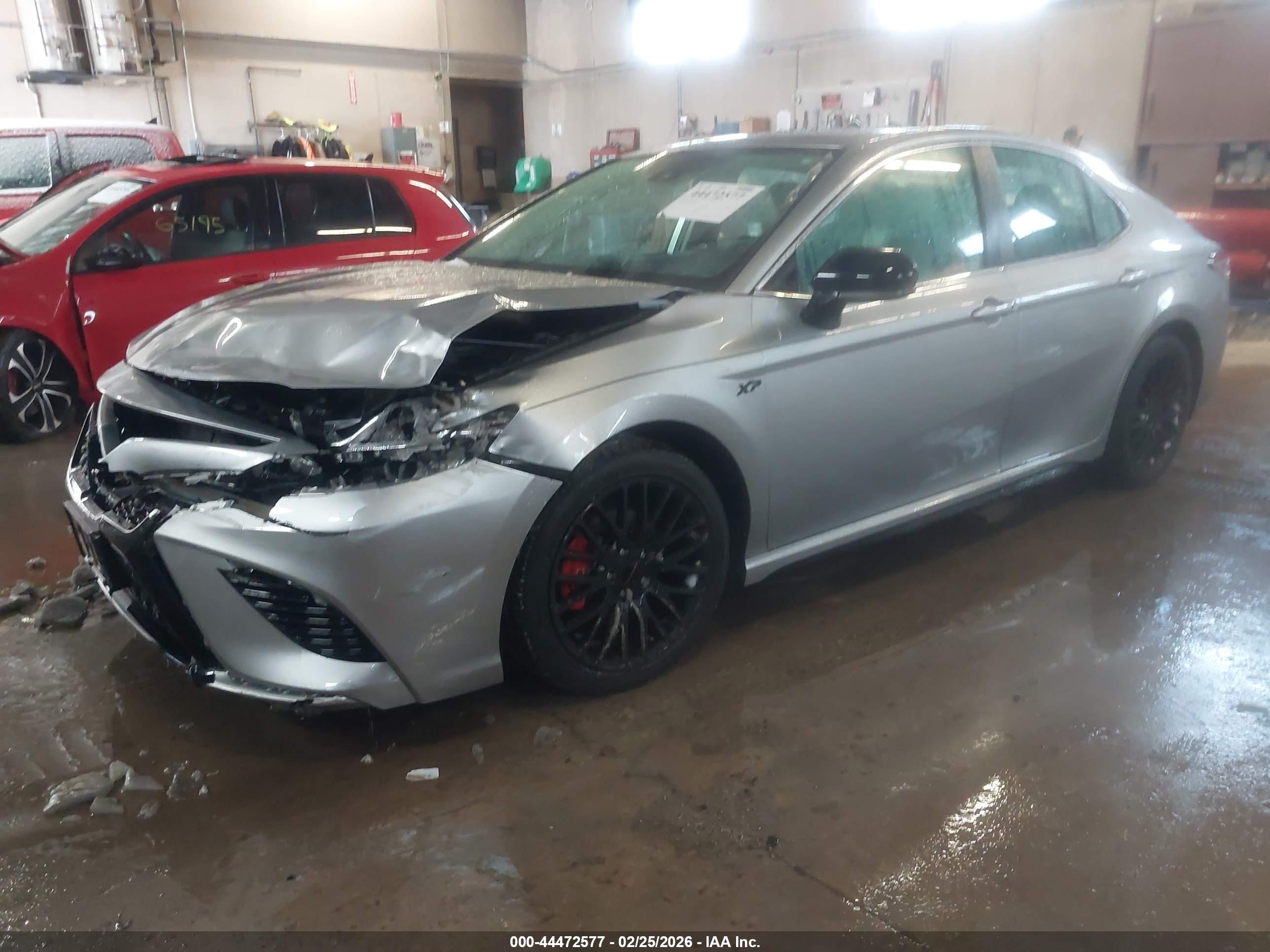 TOYOTA CAMRY image 2