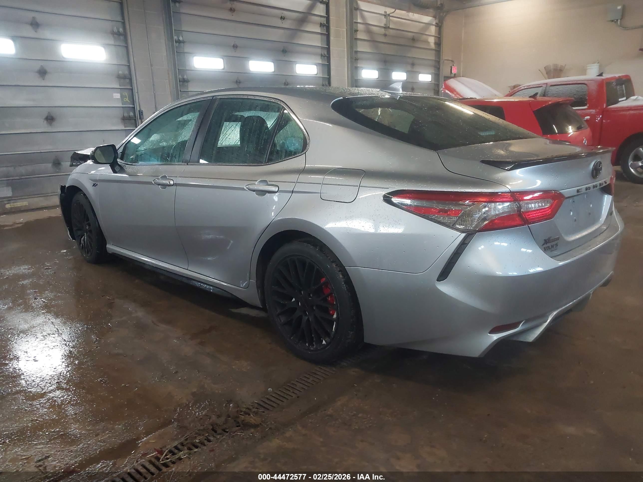 TOYOTA CAMRY image 3