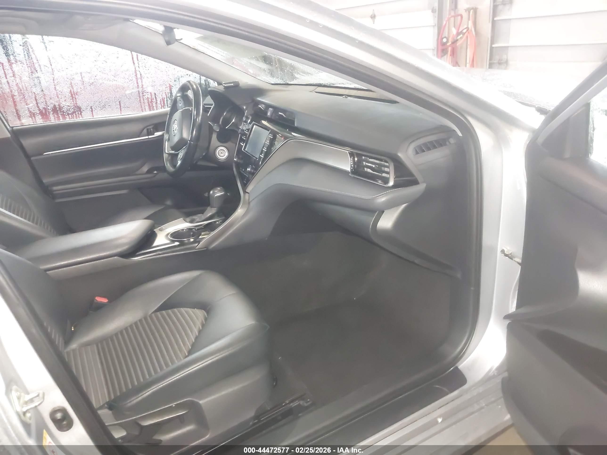 TOYOTA CAMRY image 5