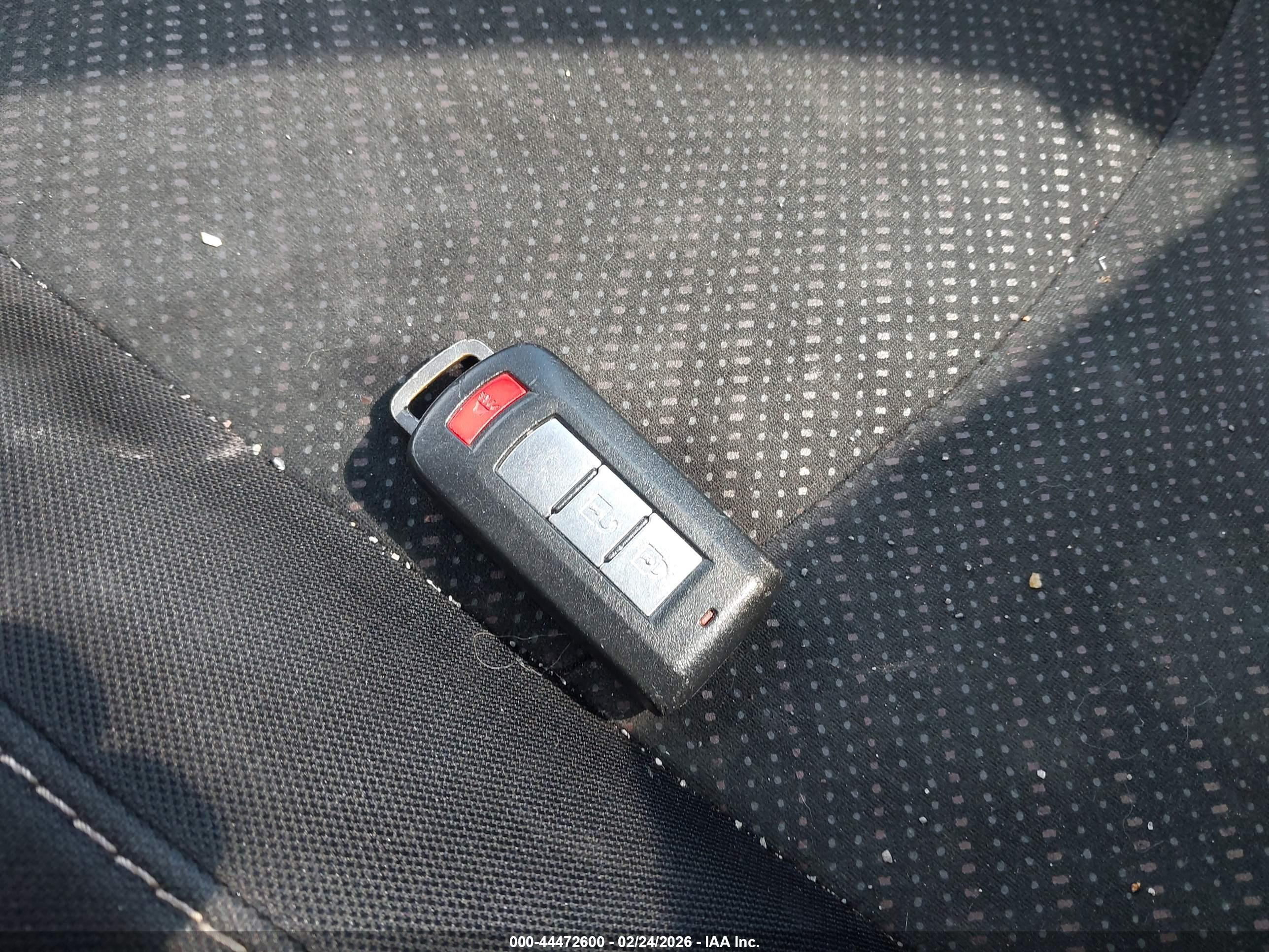 MITSUBISHI OUTLANDER image 11