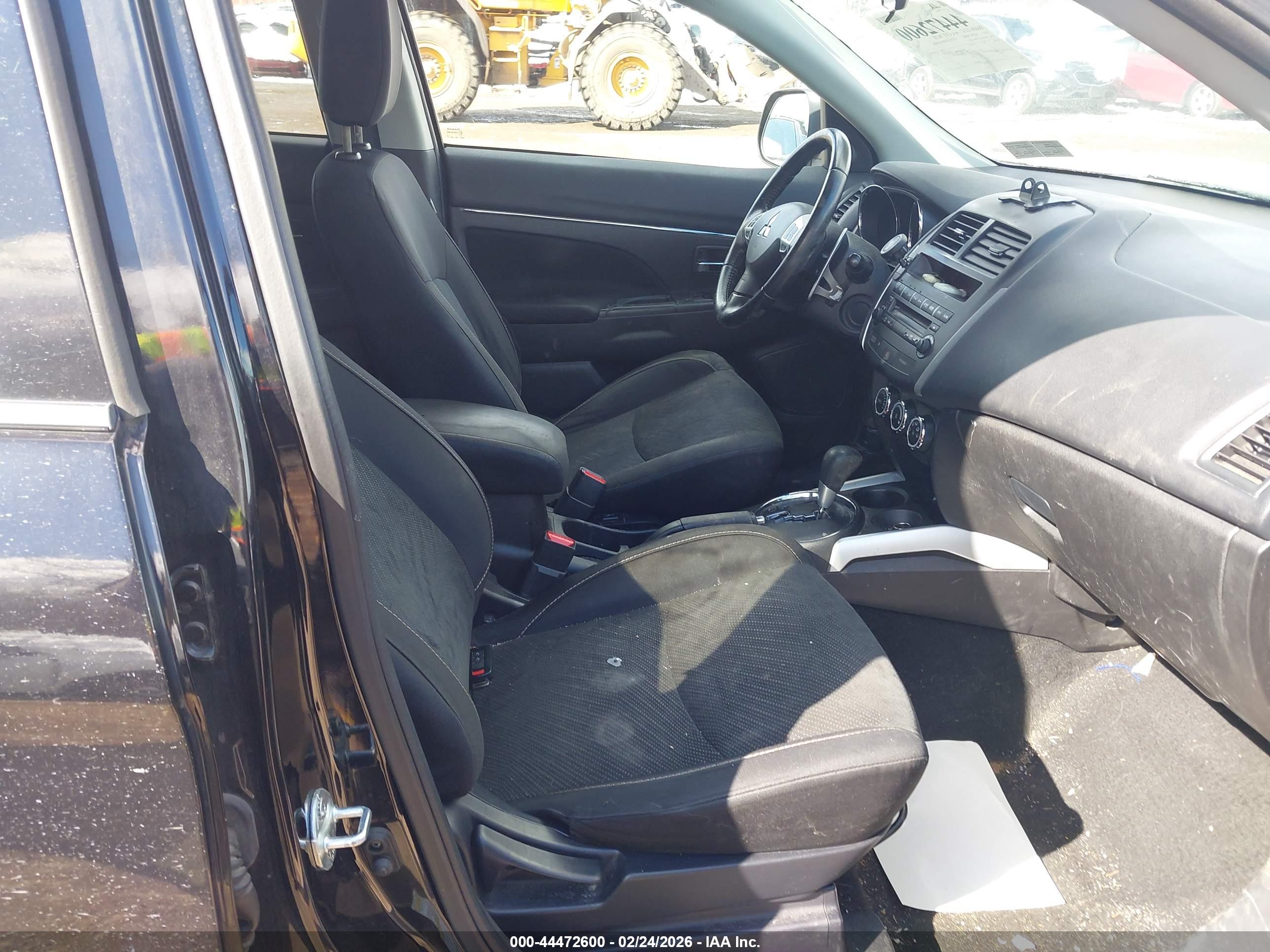 MITSUBISHI OUTLANDER image 5