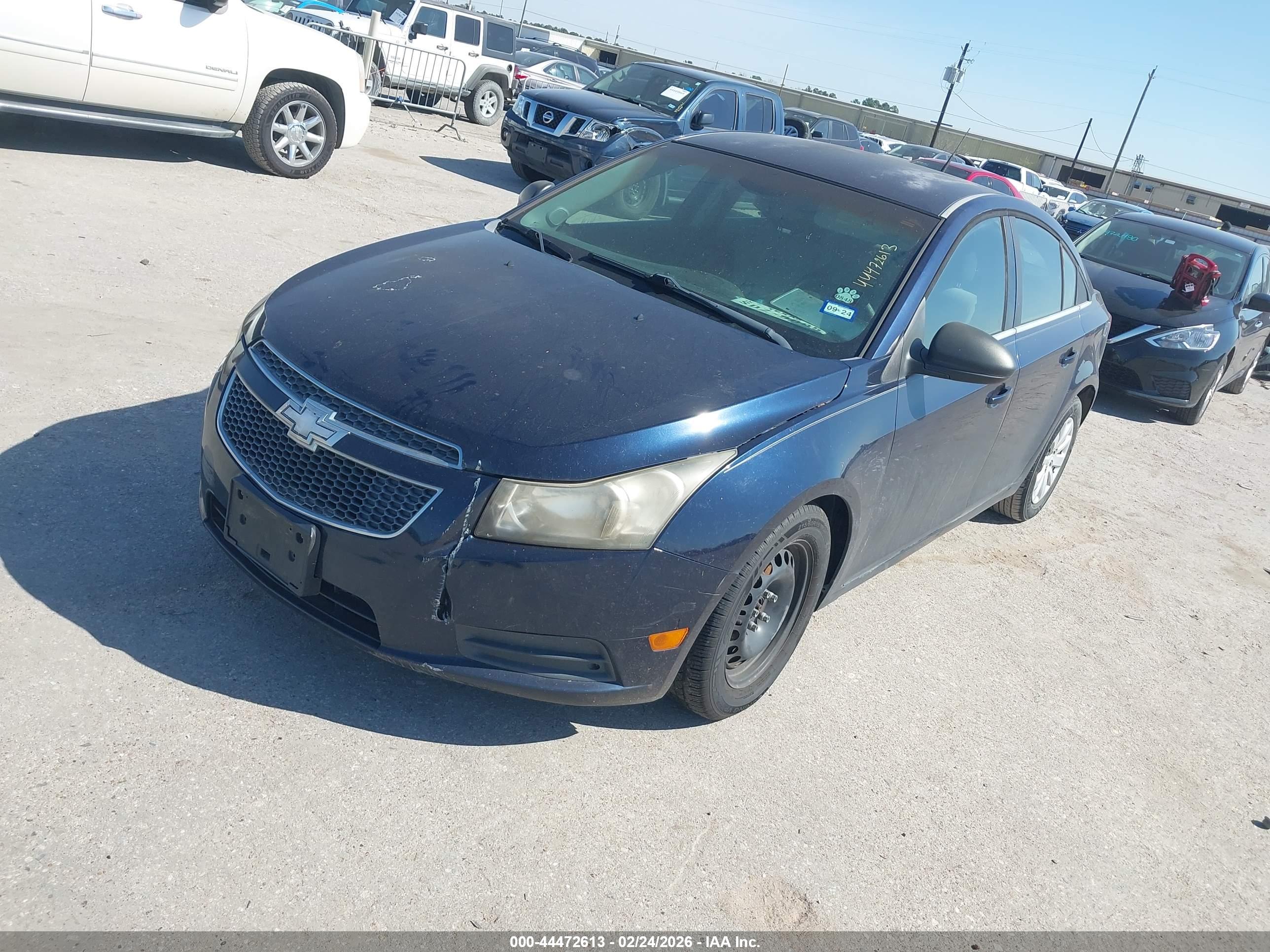 CHEVROLET CRUZE image 2