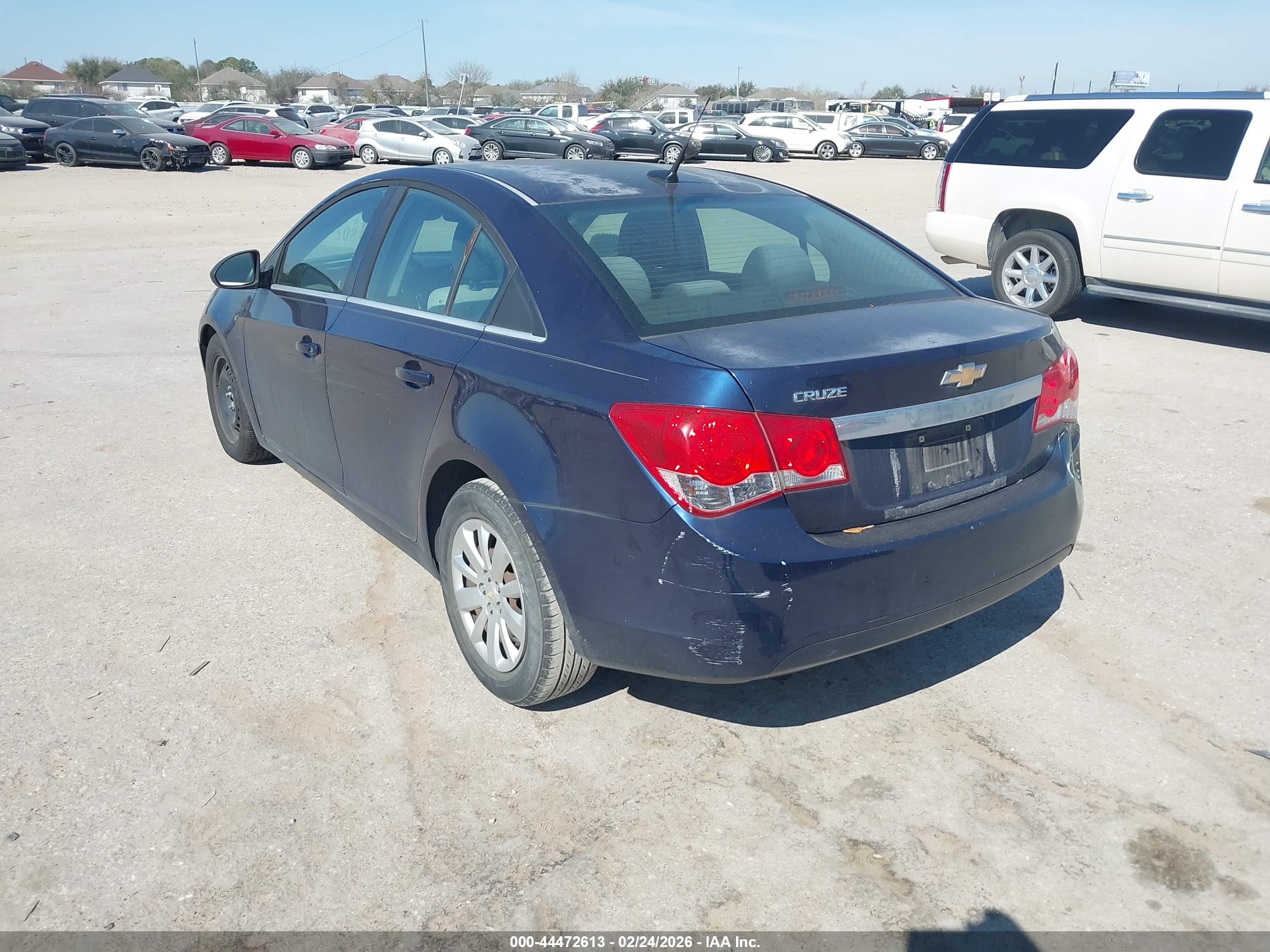 CHEVROLET CRUZE image 3