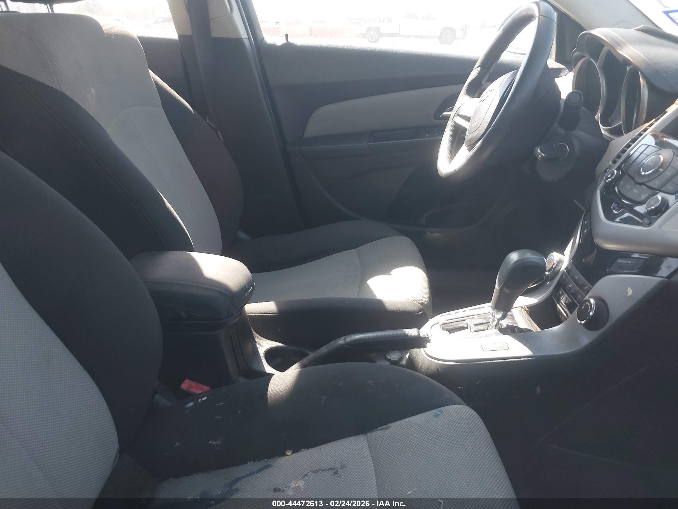 CHEVROLET CRUZE image 5