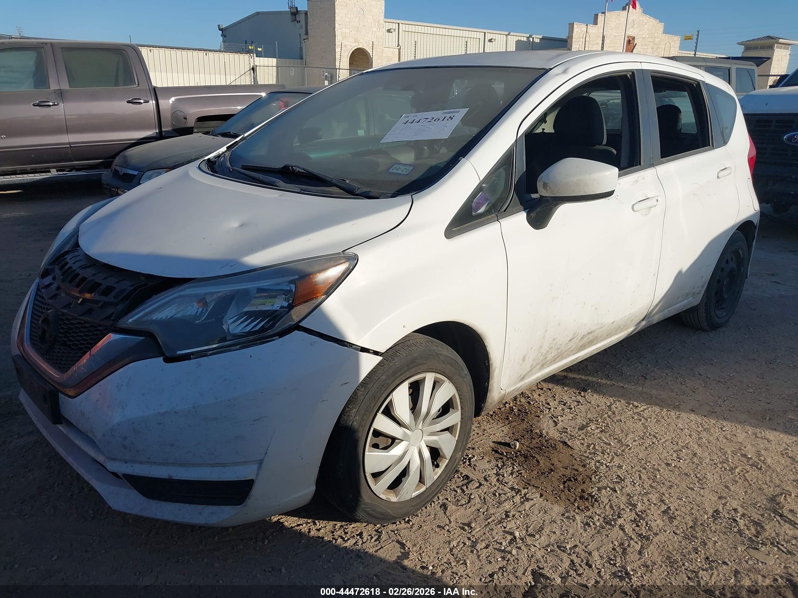 NISSAN VERSA image 2