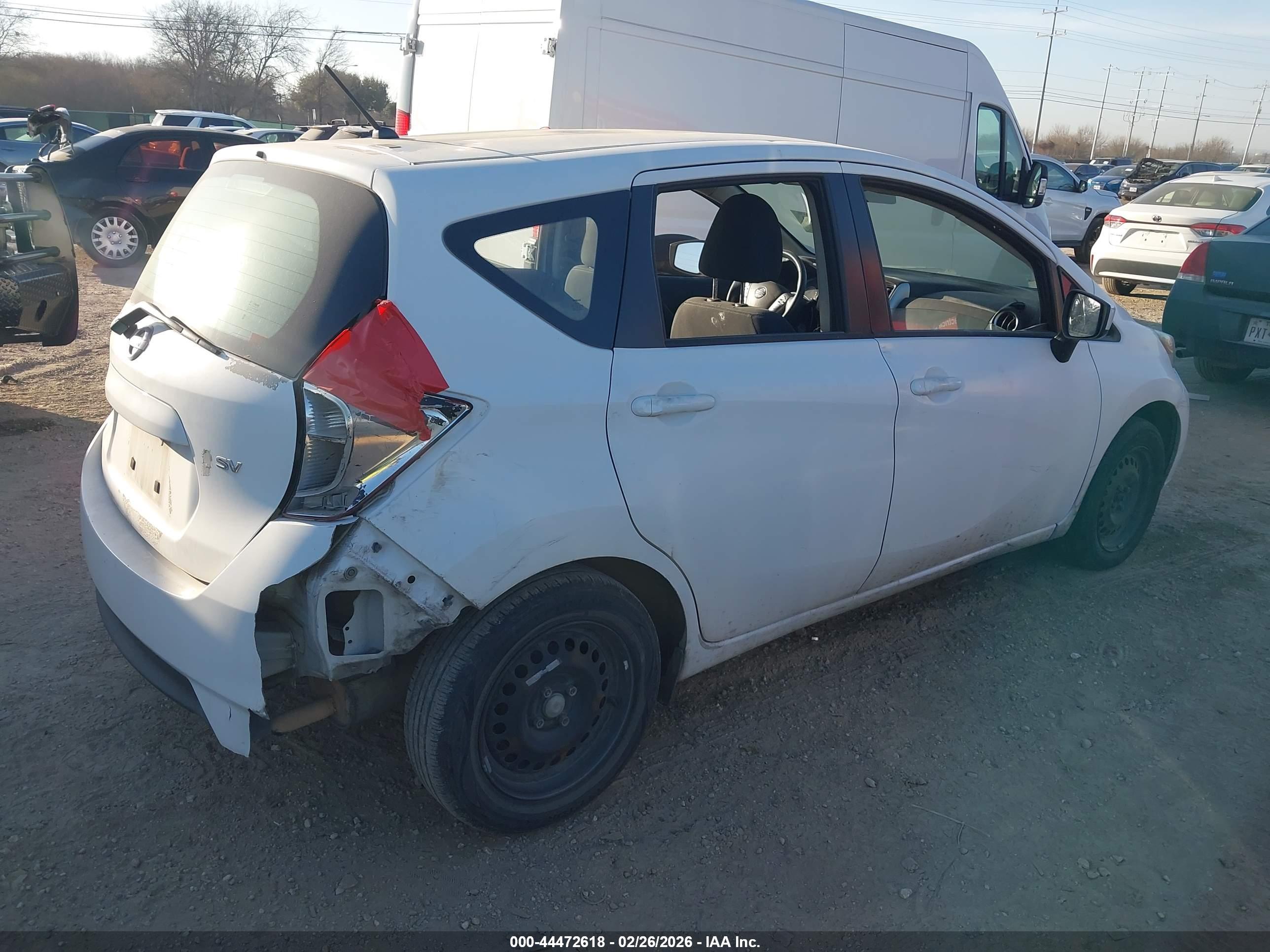 NISSAN VERSA image 4